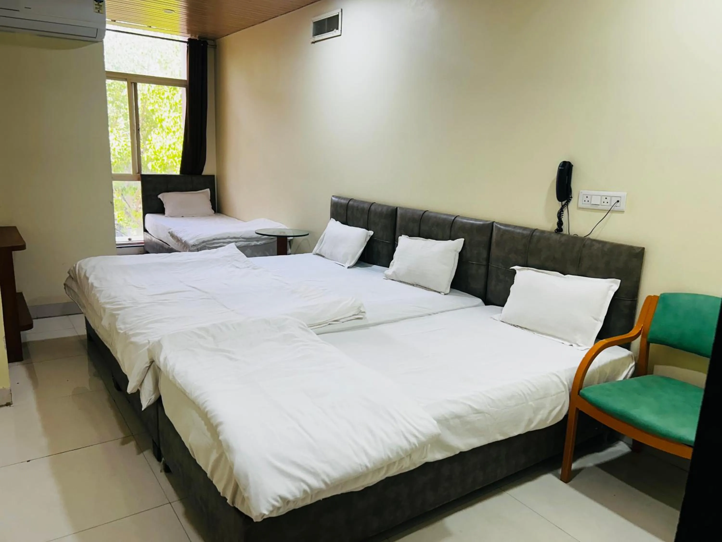 Bedroom, Bed in Shri Shiv Ganga Bhakt Niwas