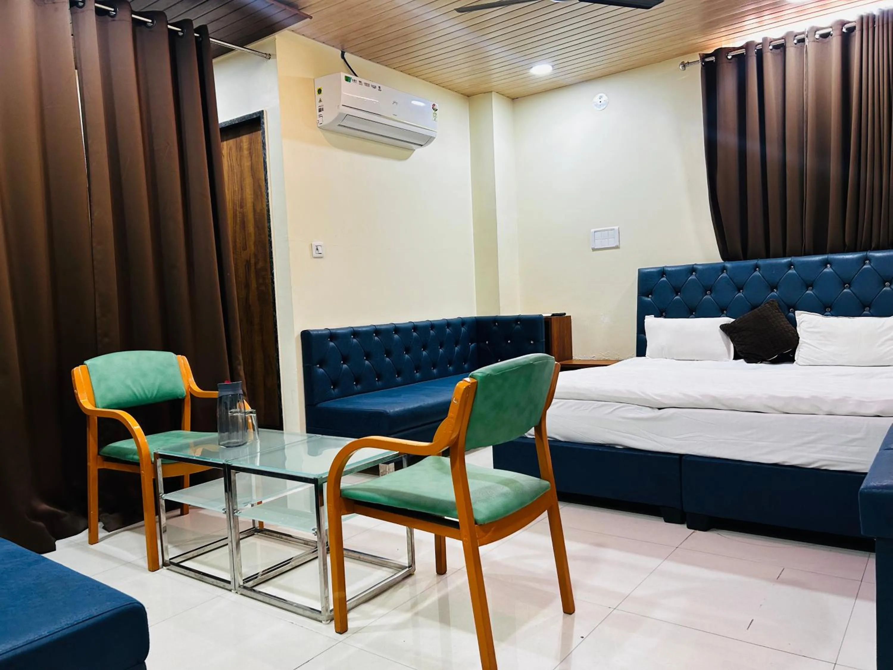 Bedroom, Bed in Shri Shiv Ganga Bhakt Niwas