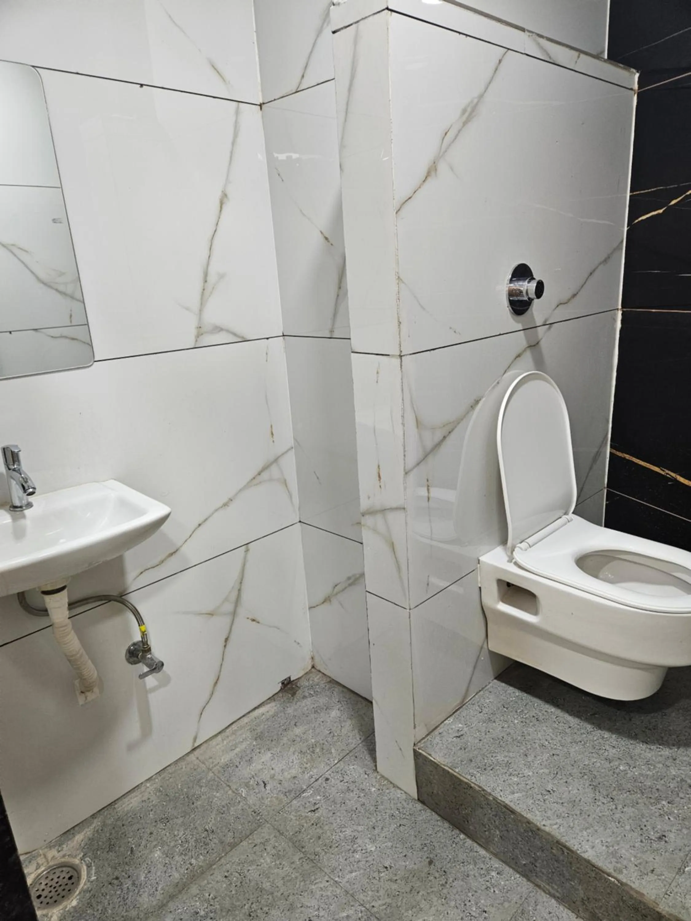 Toilet in Shri Shiv Ganga Bhakt Niwas