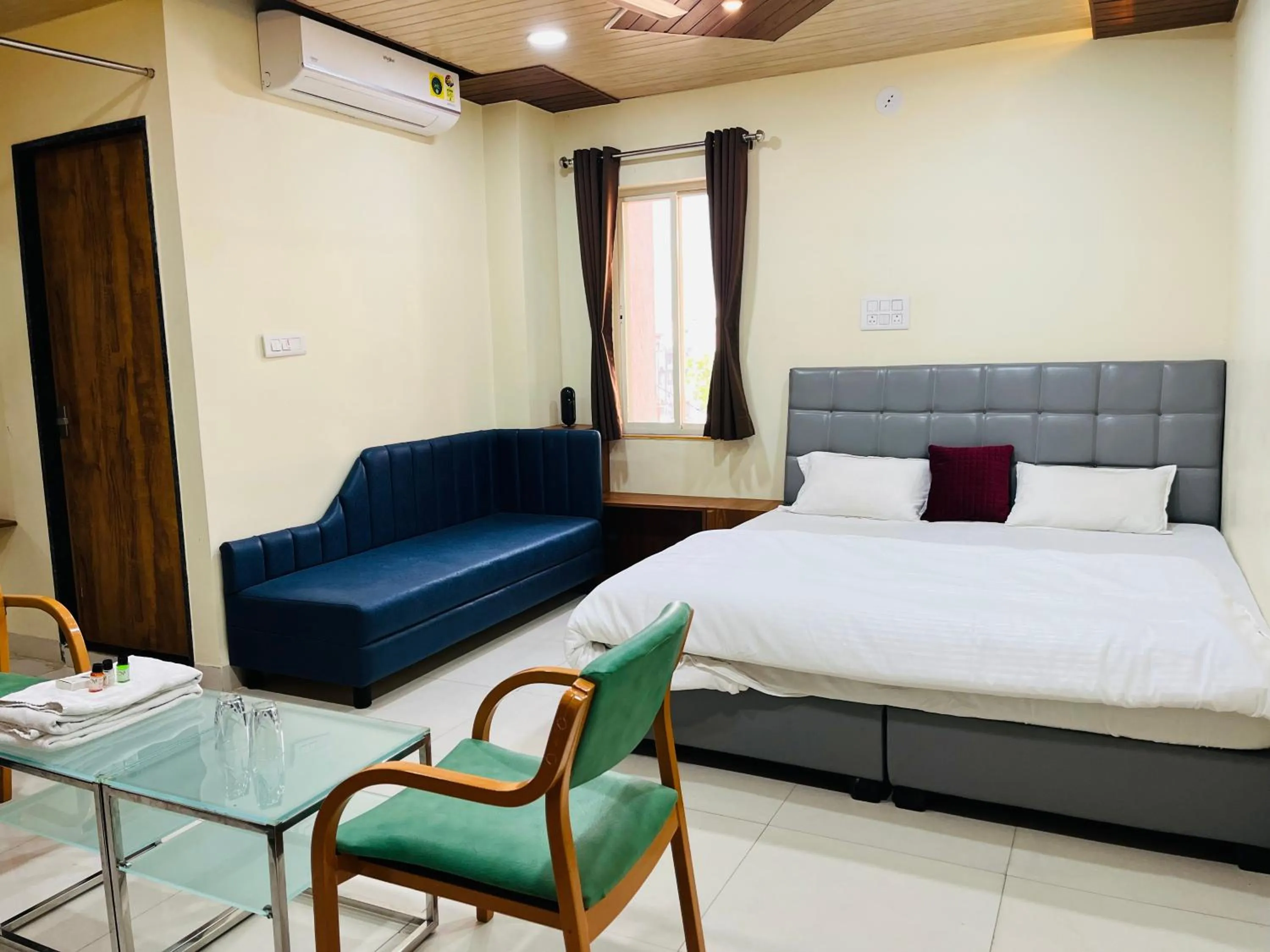 Bed in Shri Shiv Ganga Bhakt Niwas