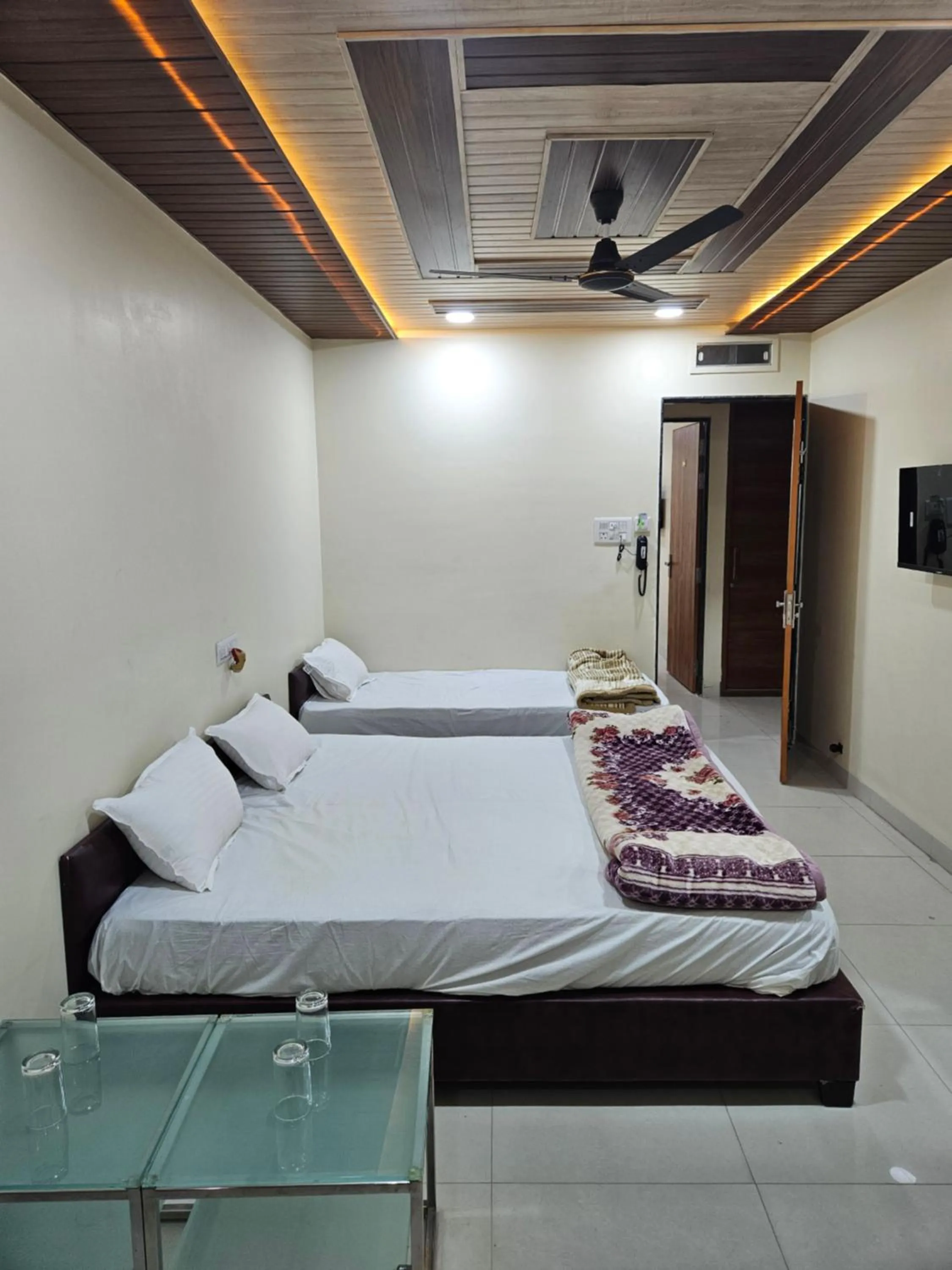 Bed in Shri Shiv Ganga Bhakt Niwas