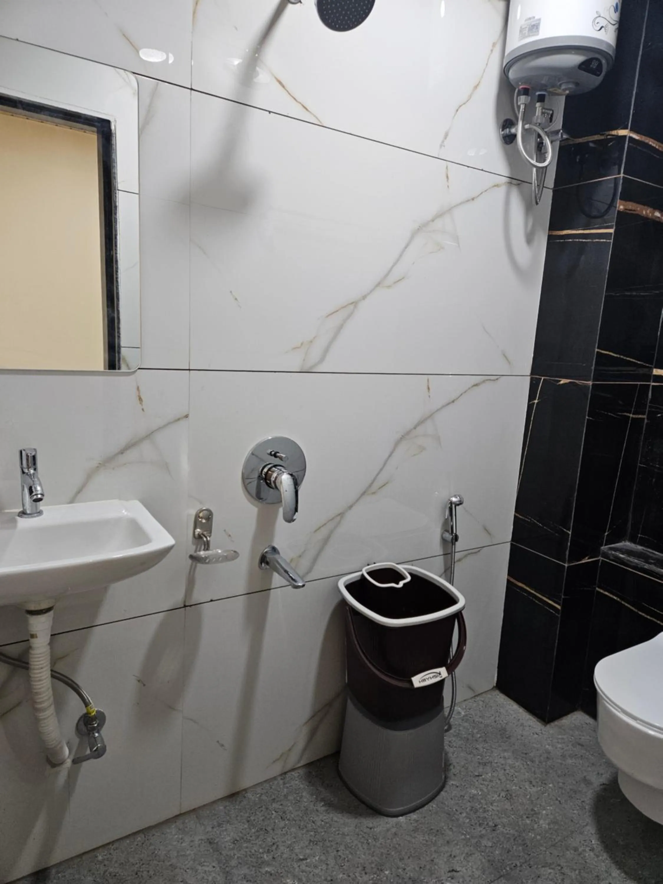 Toilet in Shri Shiv Ganga Bhakt Niwas