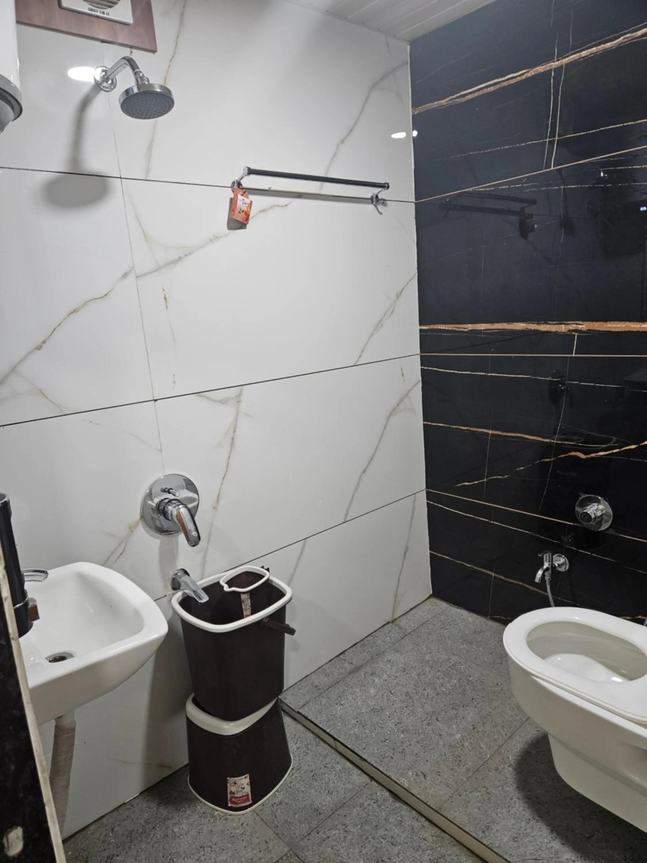 Toilet in Shri Shiv Ganga Bhakt Niwas