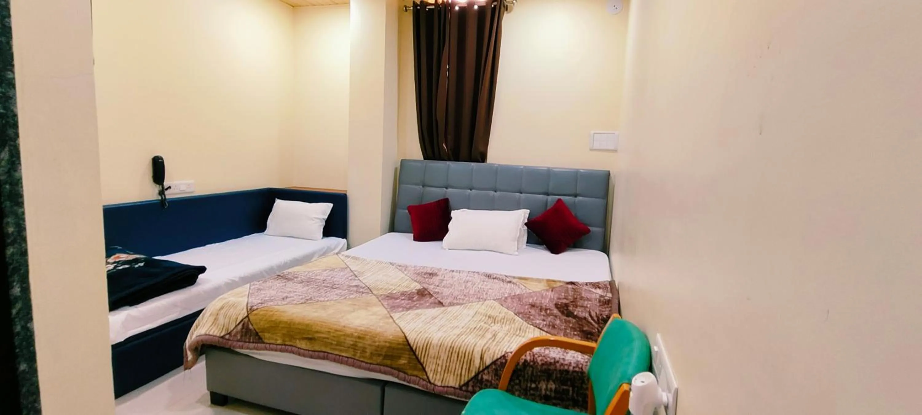 Bedroom, Bed in Shri Shiv Ganga Bhakt Niwas