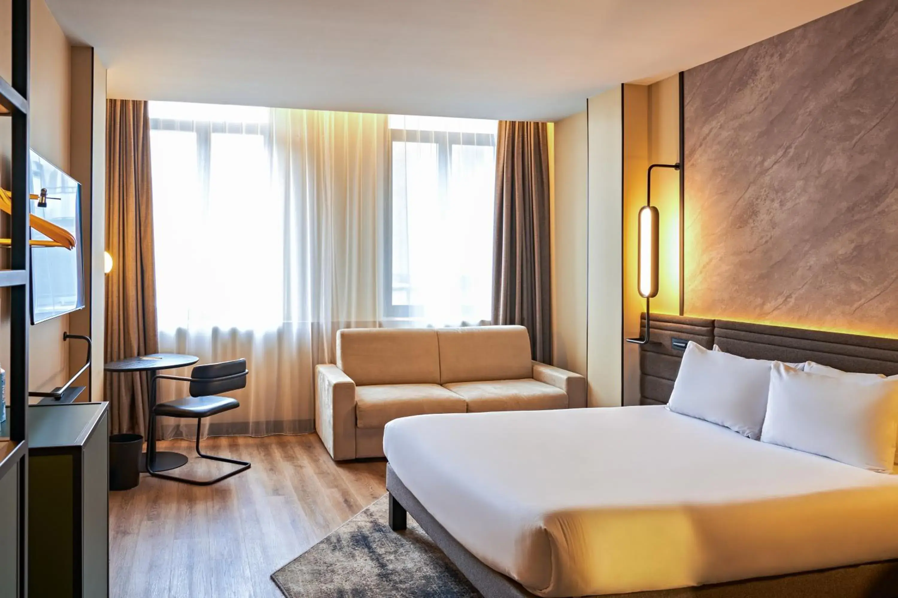 Superior Family Room, Seine River or courtyard view - 1 double bed and 1 double sofa bed in Novotel Rouen Centre Cathédrale Superior Family Room, Seine River or courtyard view - 1 double bed and 1 double sofa bed in Novotel Rouen Centre Cathédrale