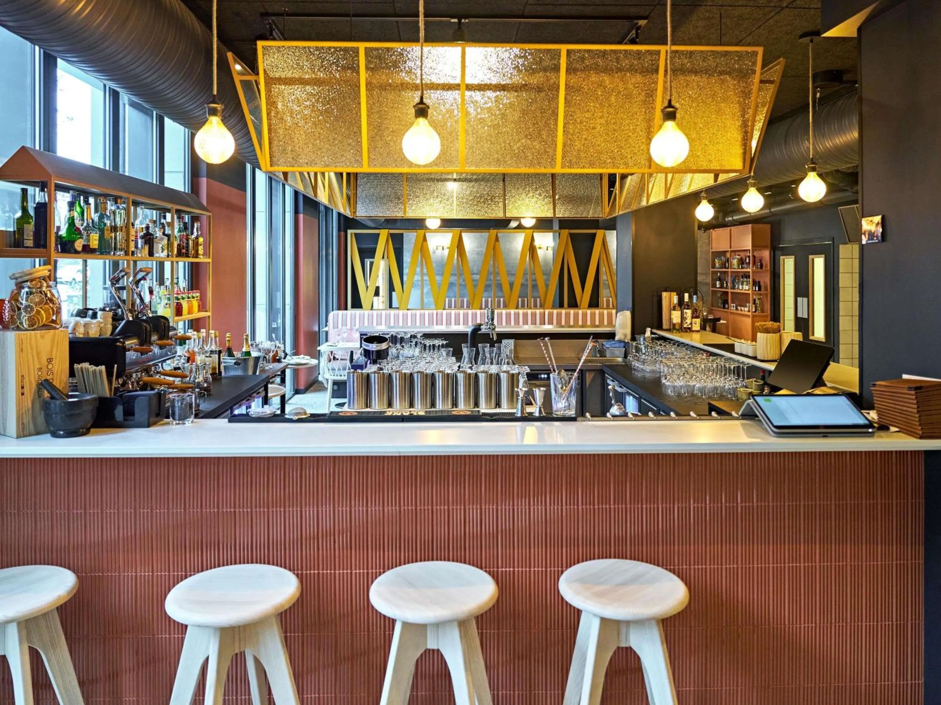 Lounge or bar in Novotel Rouen Centre Cathédrale