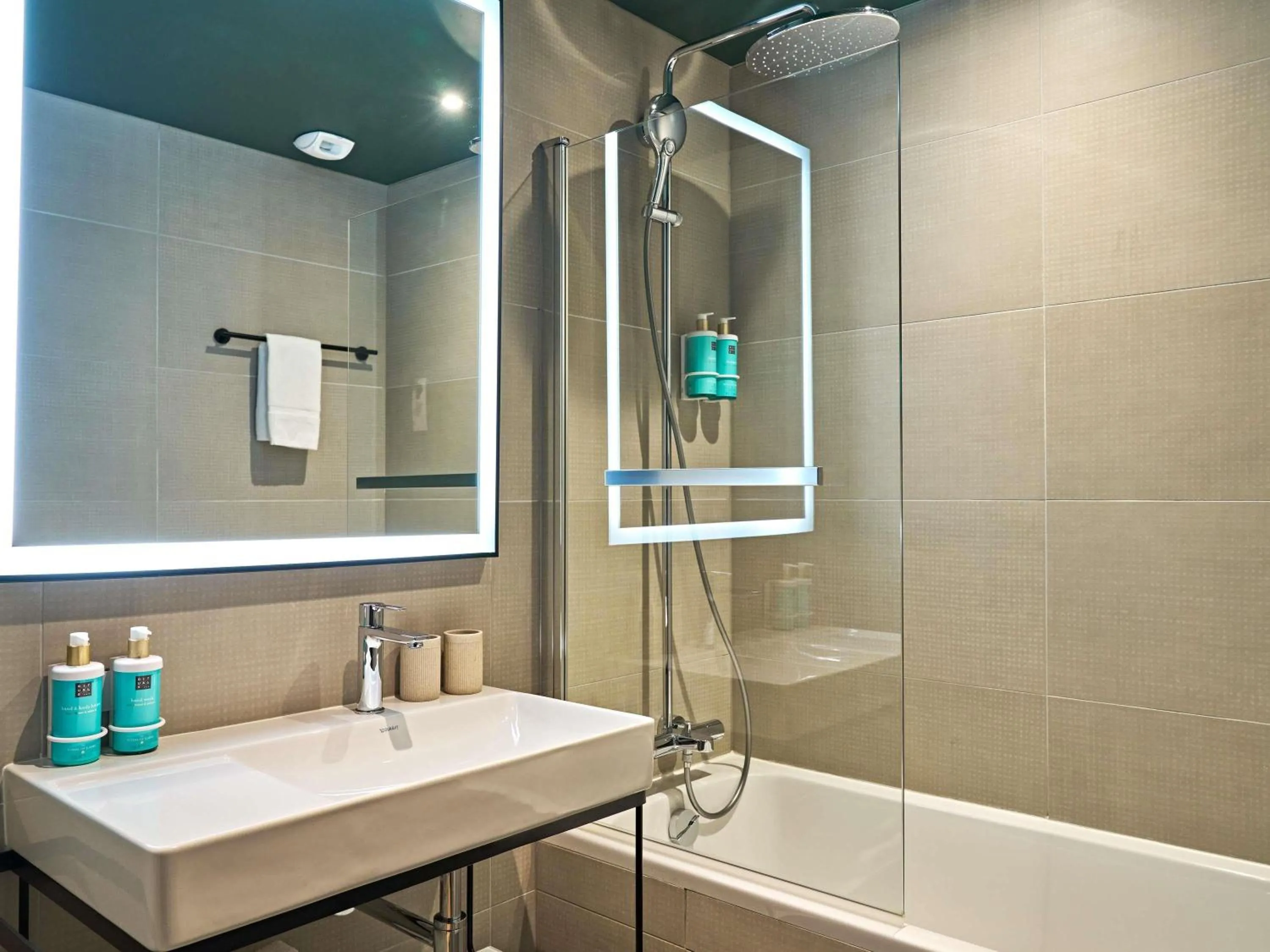 Bedroom in Novotel Rouen Centre Cathédrale