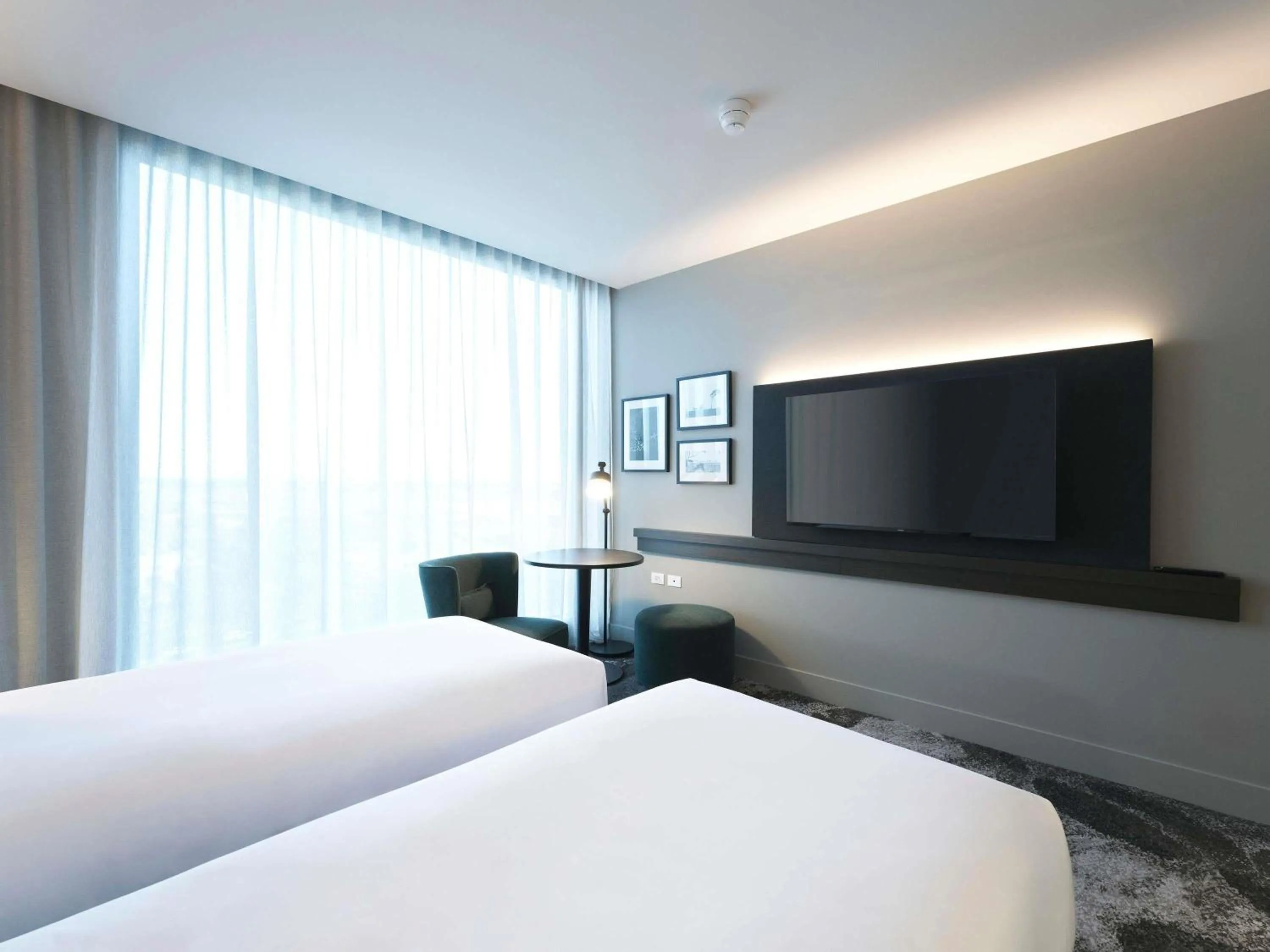 Bedroom, Bed in Novotel Melbourne Airport