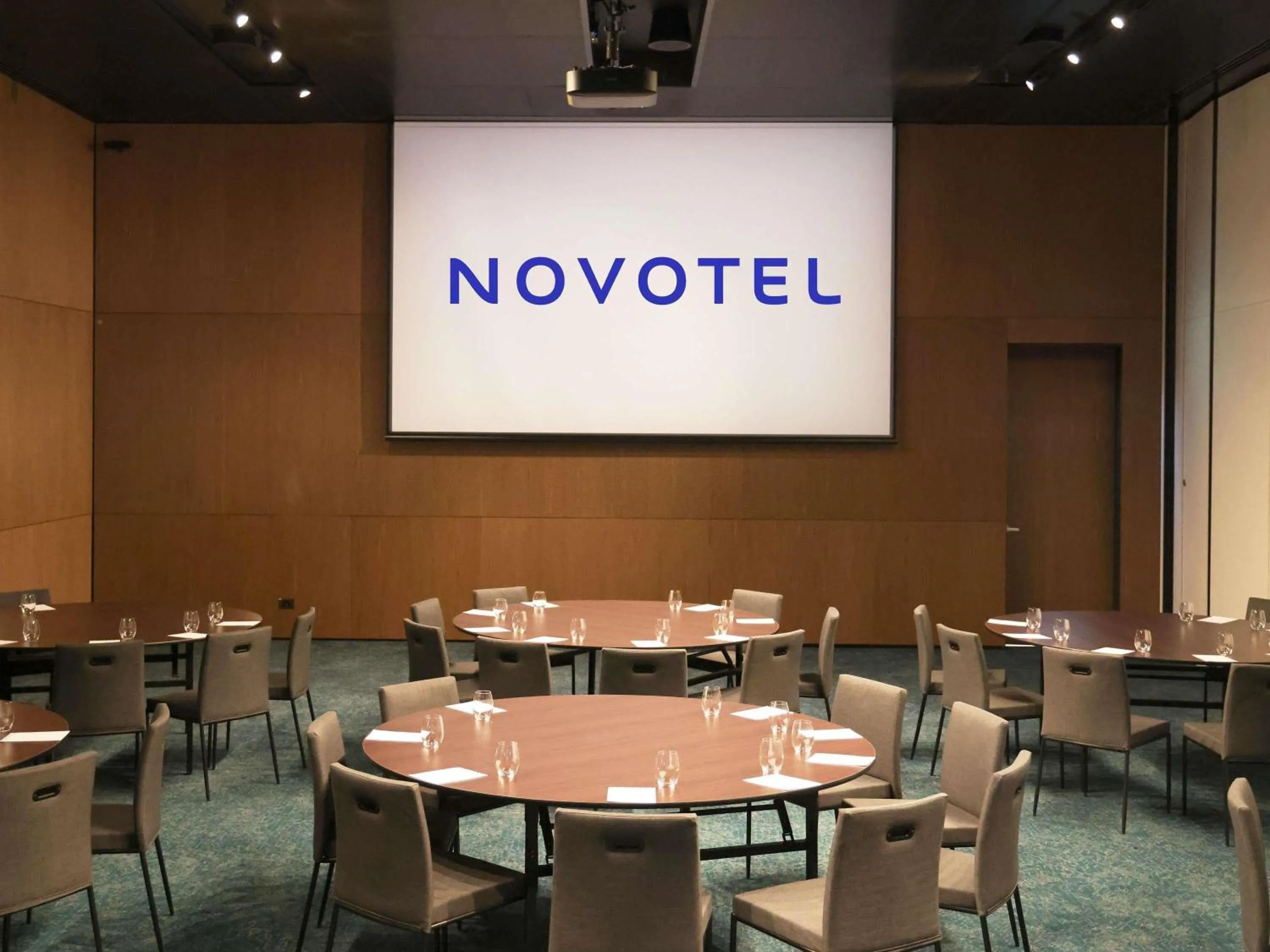 Meeting/conference room in Novotel Melbourne Airport
