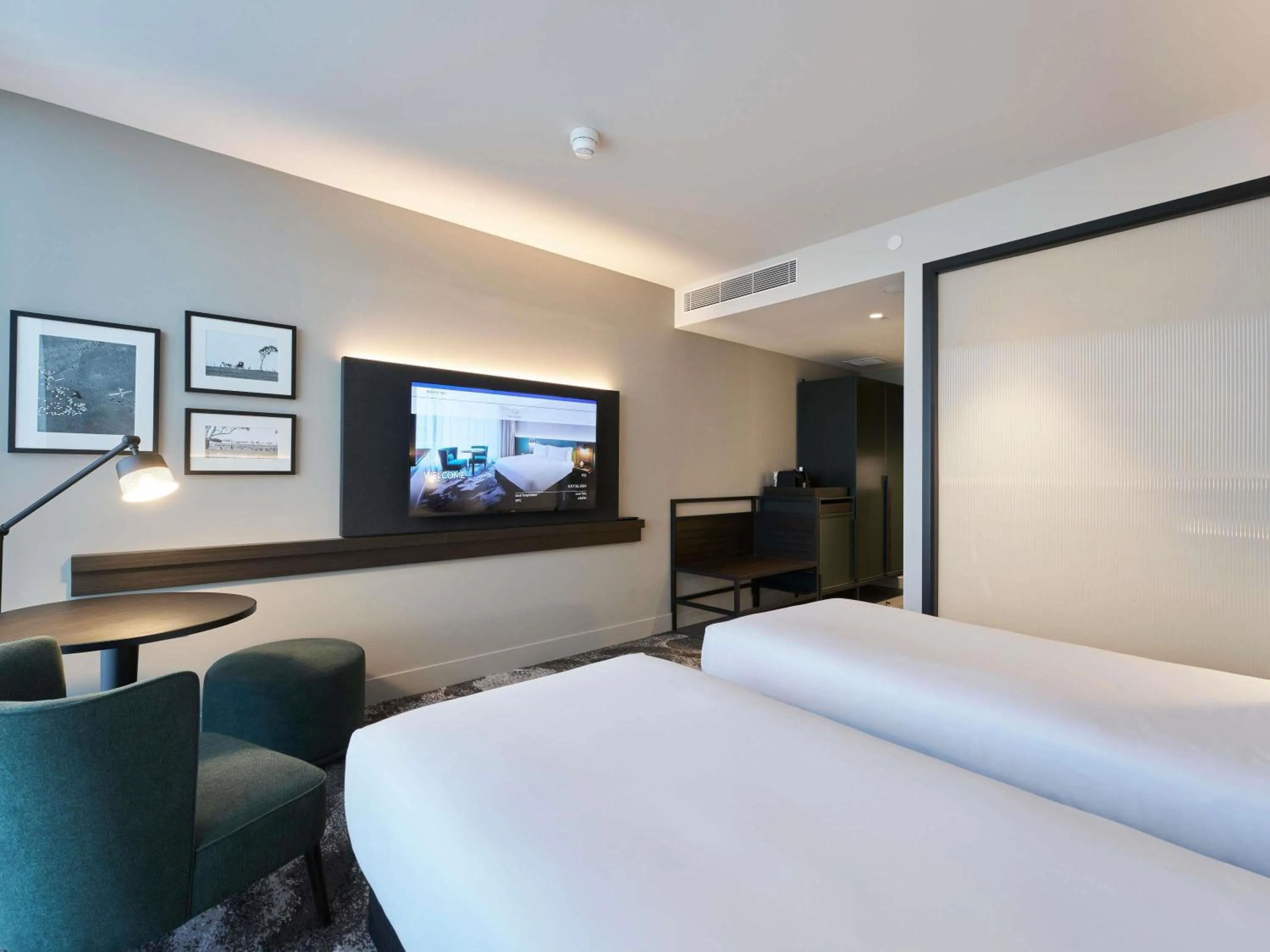 Bedroom, Bed in Novotel Melbourne Airport
