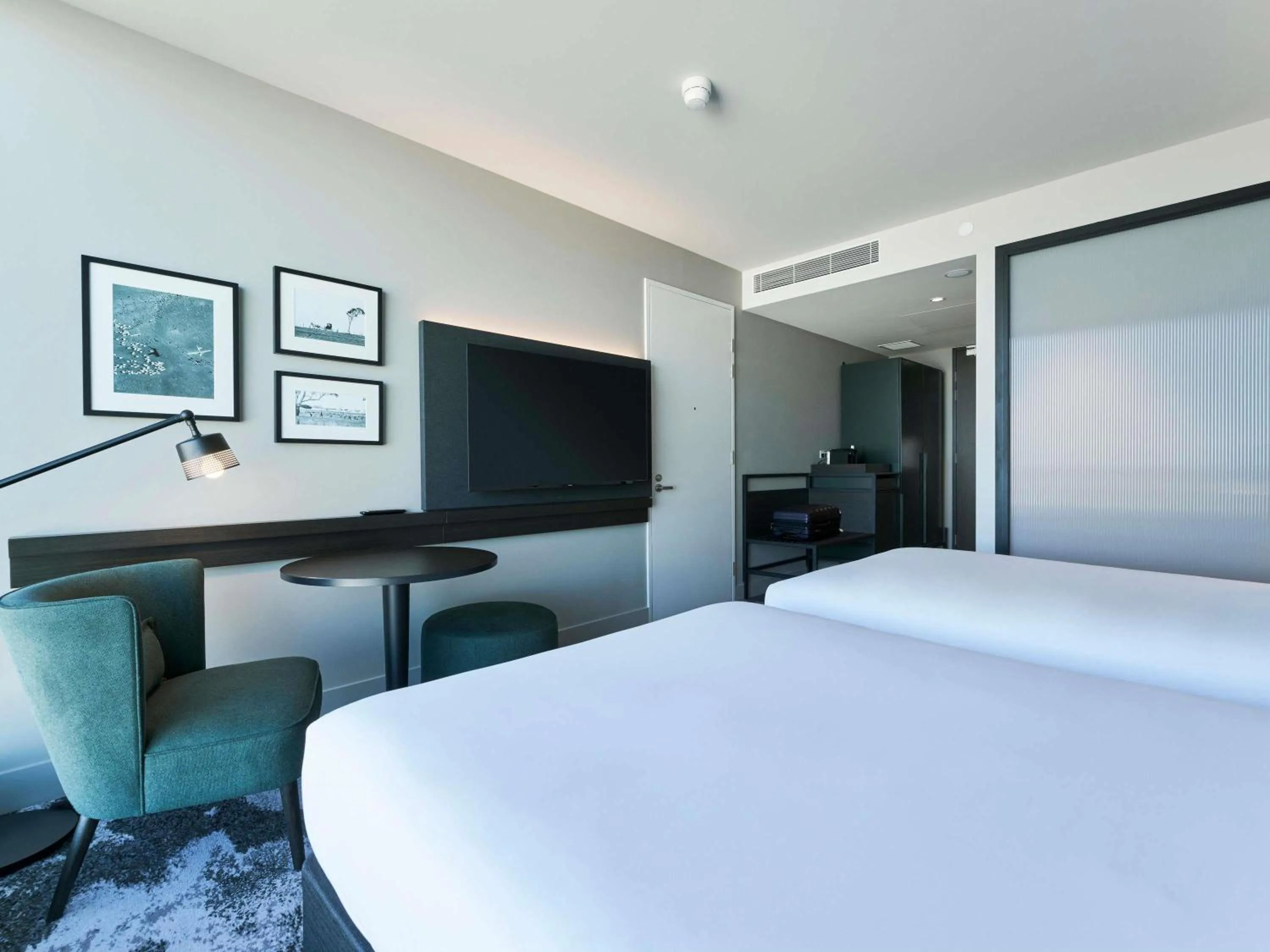 Bedroom, Bed in Novotel Melbourne Airport