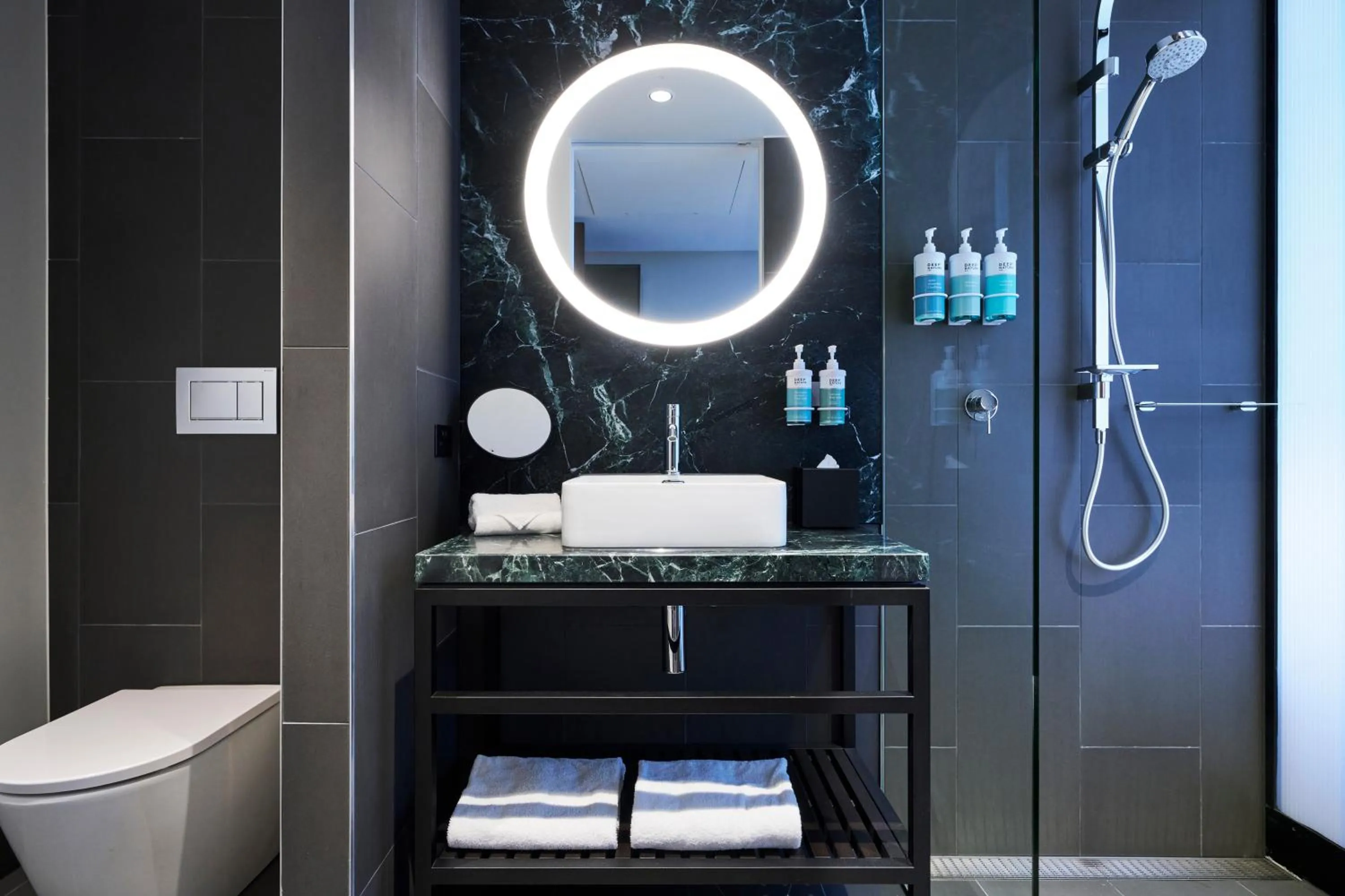 Shower in Novotel Melbourne Airport