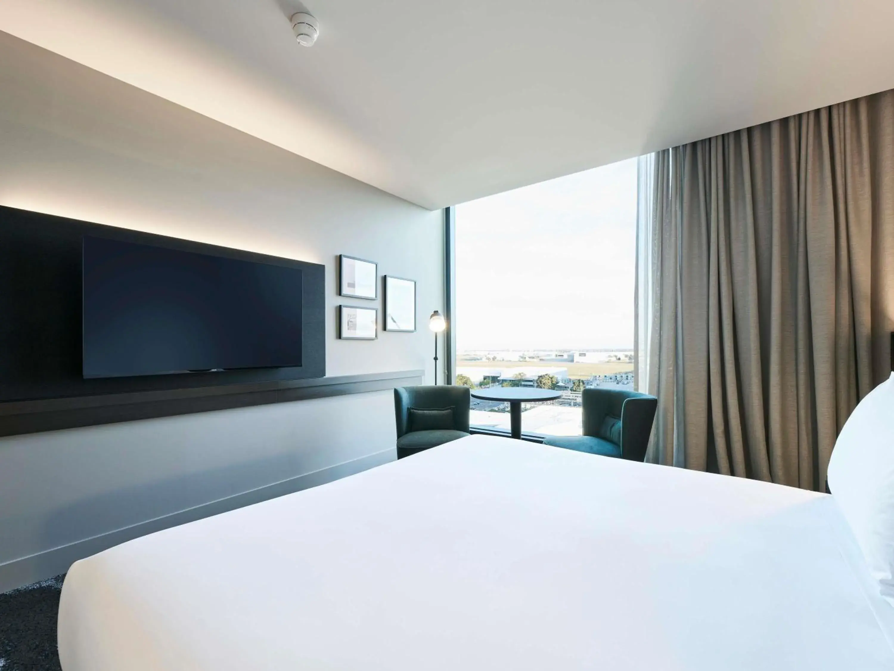 Bedroom, Bed in Novotel Melbourne Airport Bedroom, Bed in Novotel Melbourne Airport