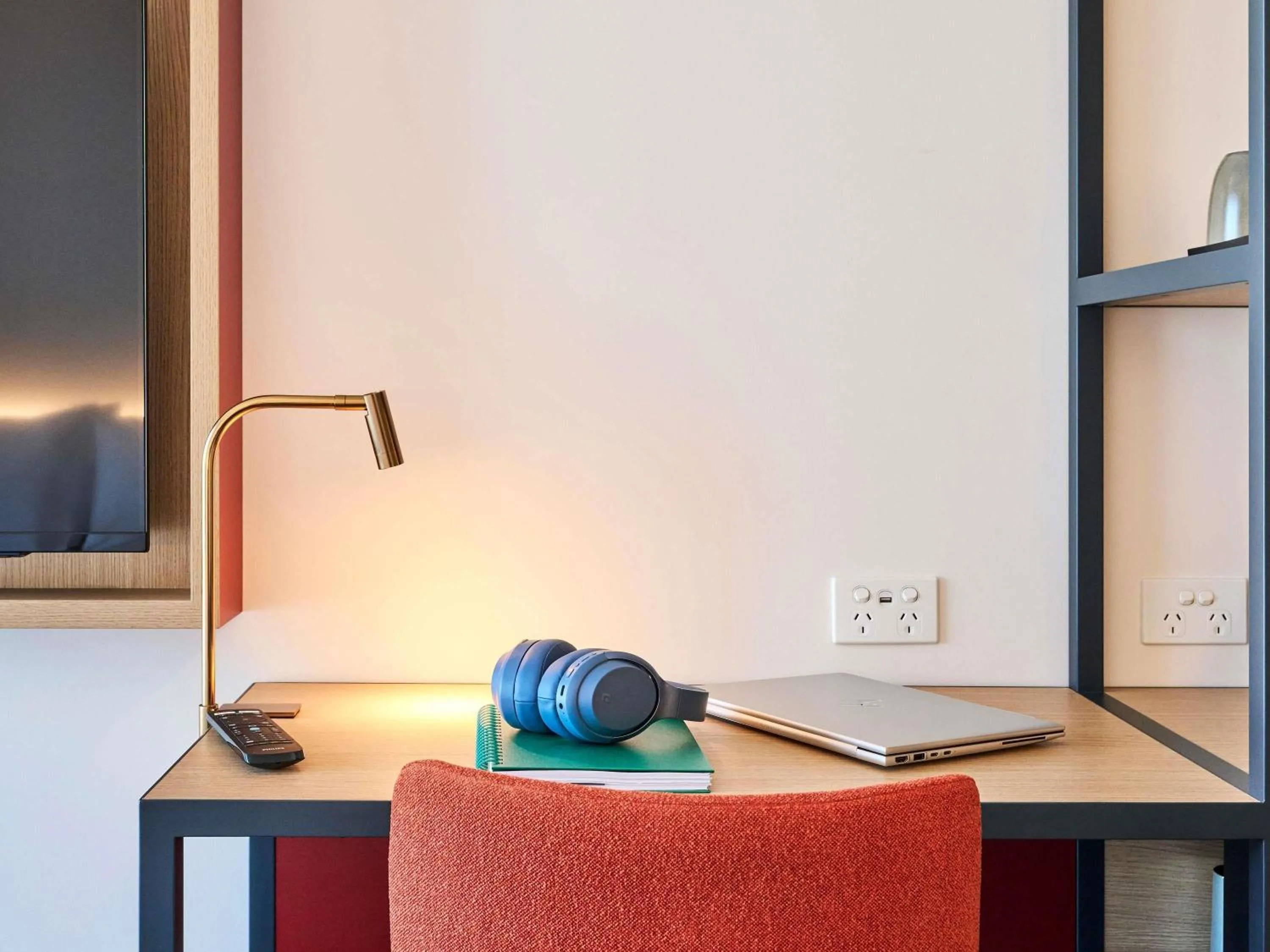 Bedroom in ibis Styles Melbourne Airport