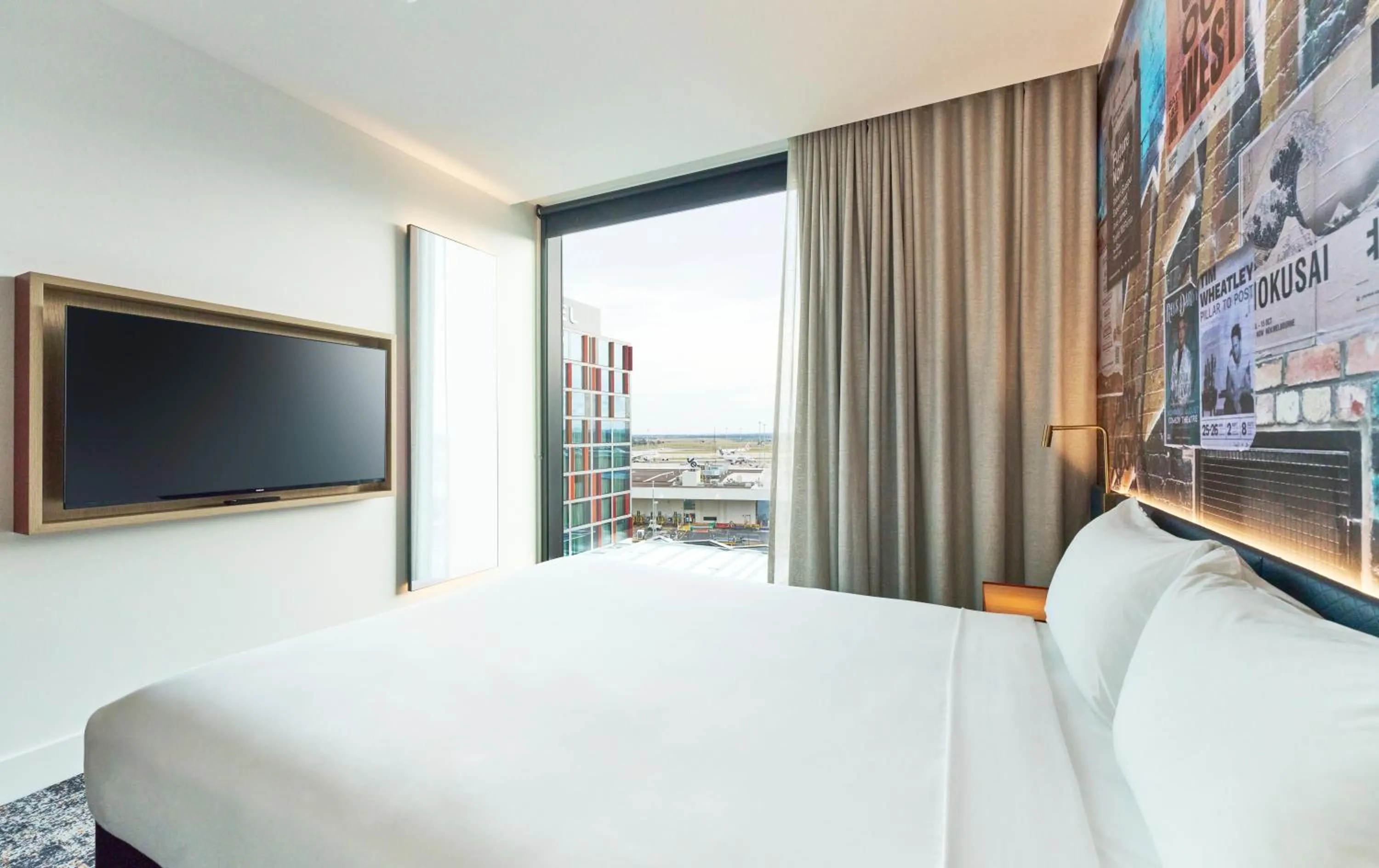 View (from property/room), Bed in ibis Styles Melbourne Airport