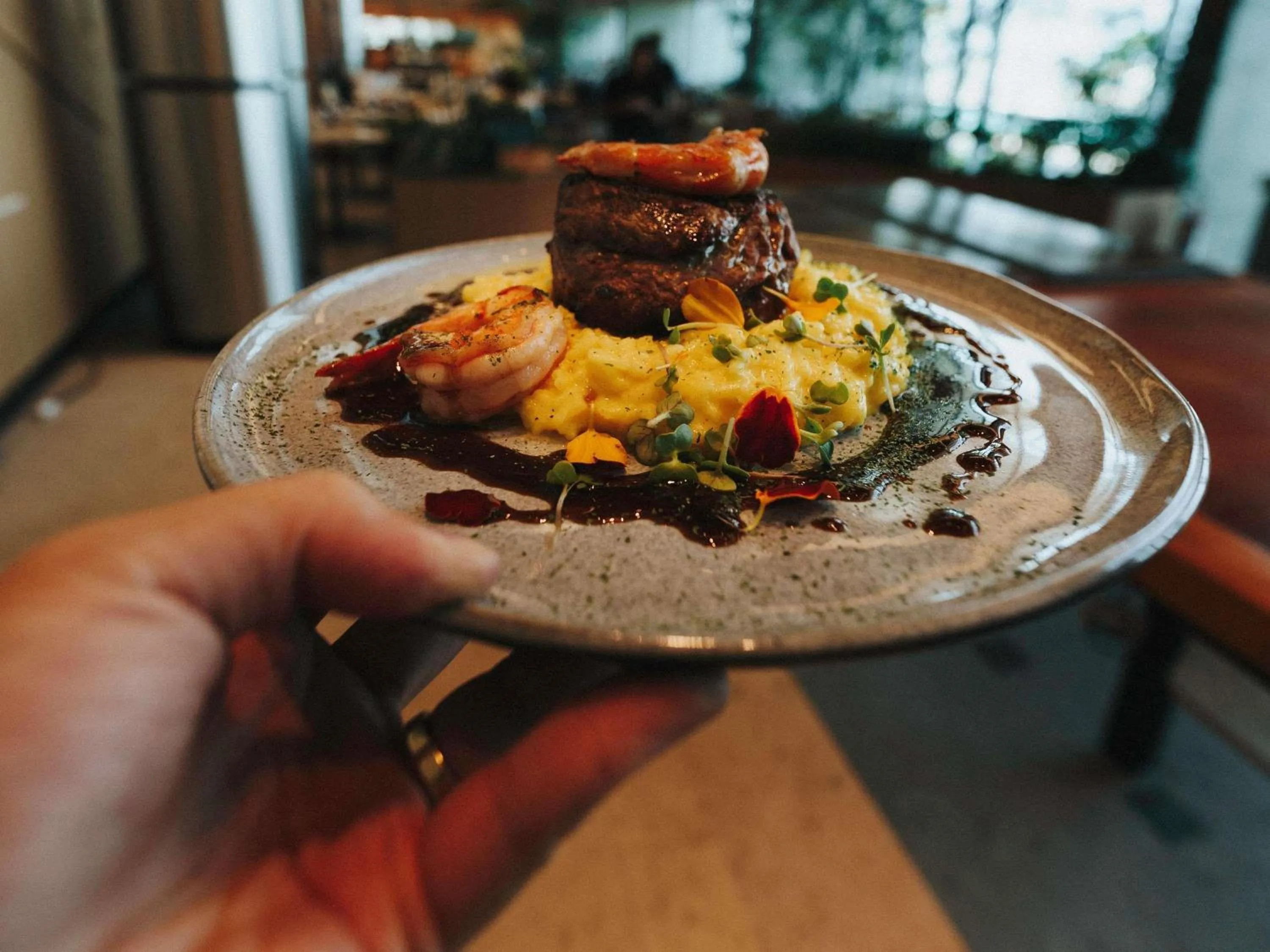 Restaurant/places to eat in Novotel Recife Marina