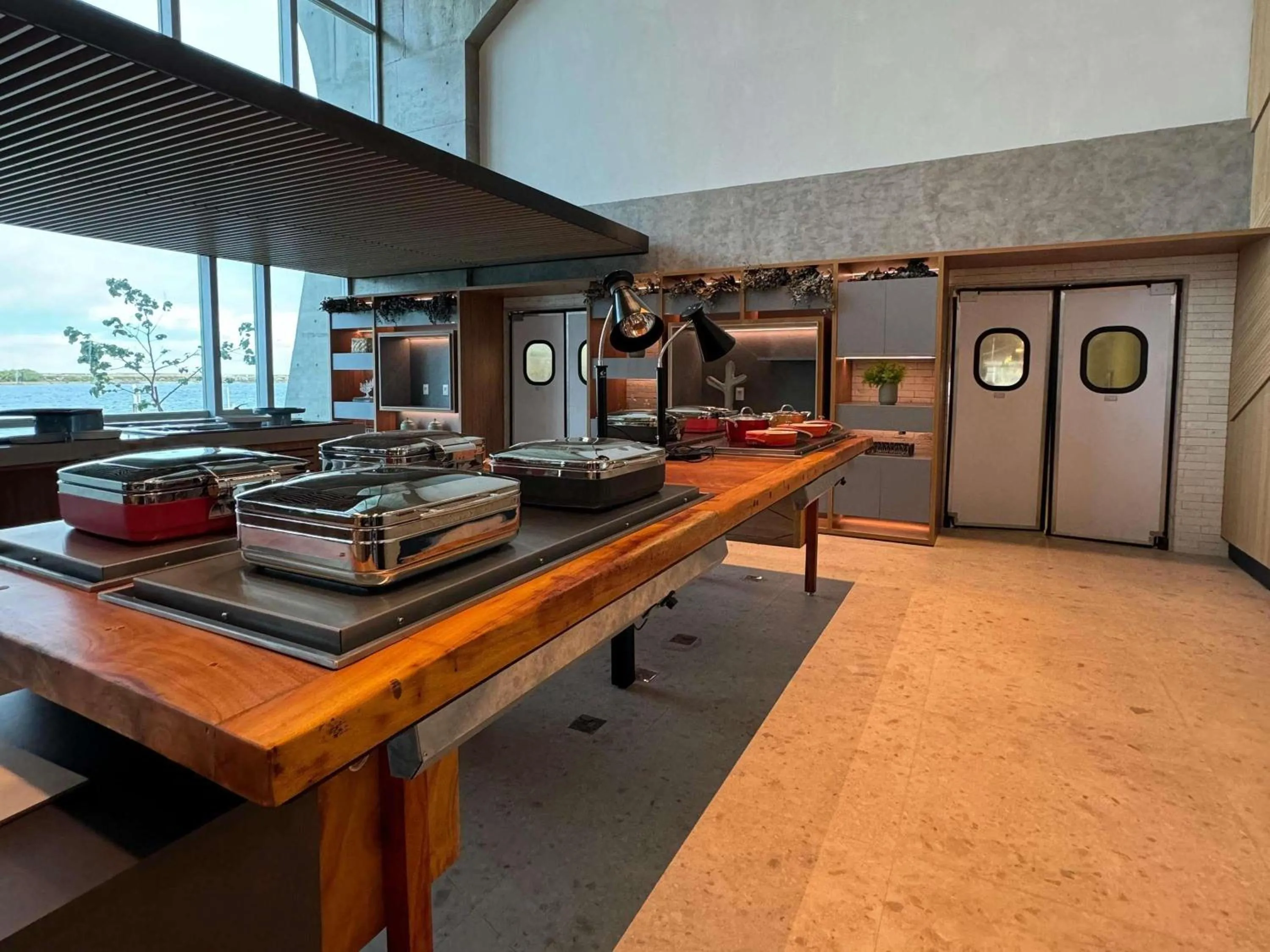 Restaurant/places to eat in Novotel Recife Marina