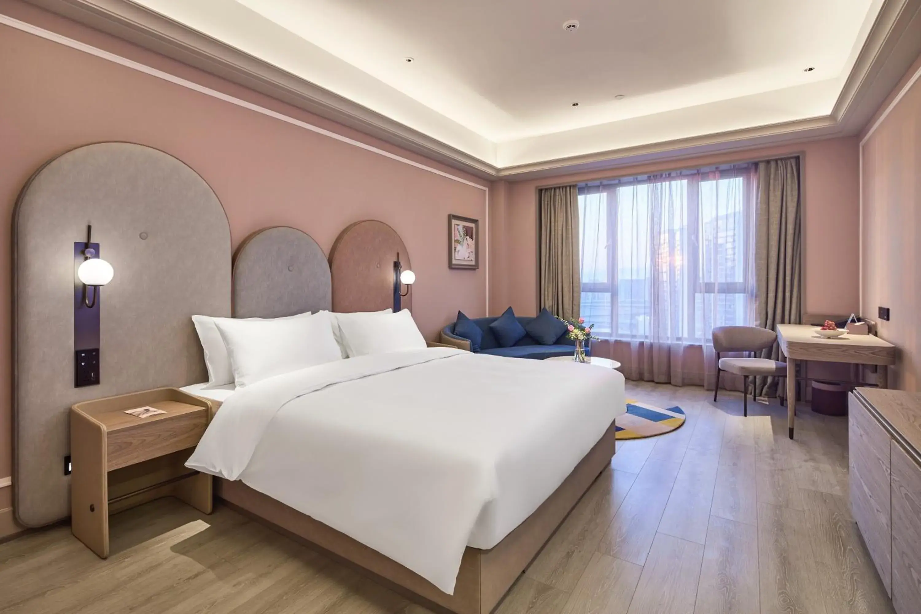Superior Room with One King Bed in Mercure Yiwu International Trade City Superior Room with One King Bed in Mercure Yiwu International Trade City