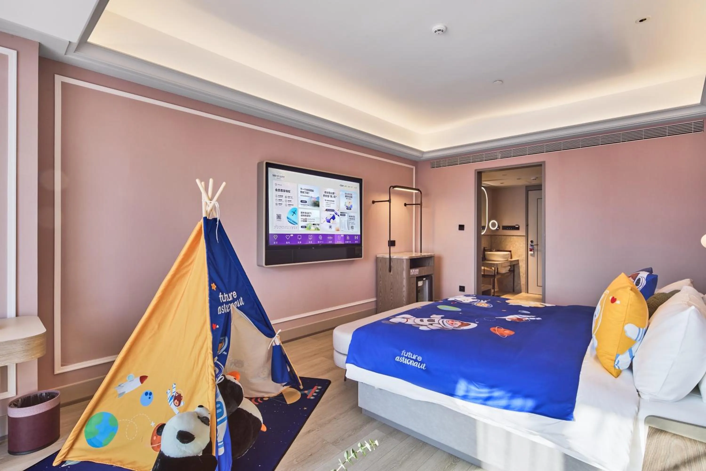 TV and multimedia in Mercure Yiwu International Trade City