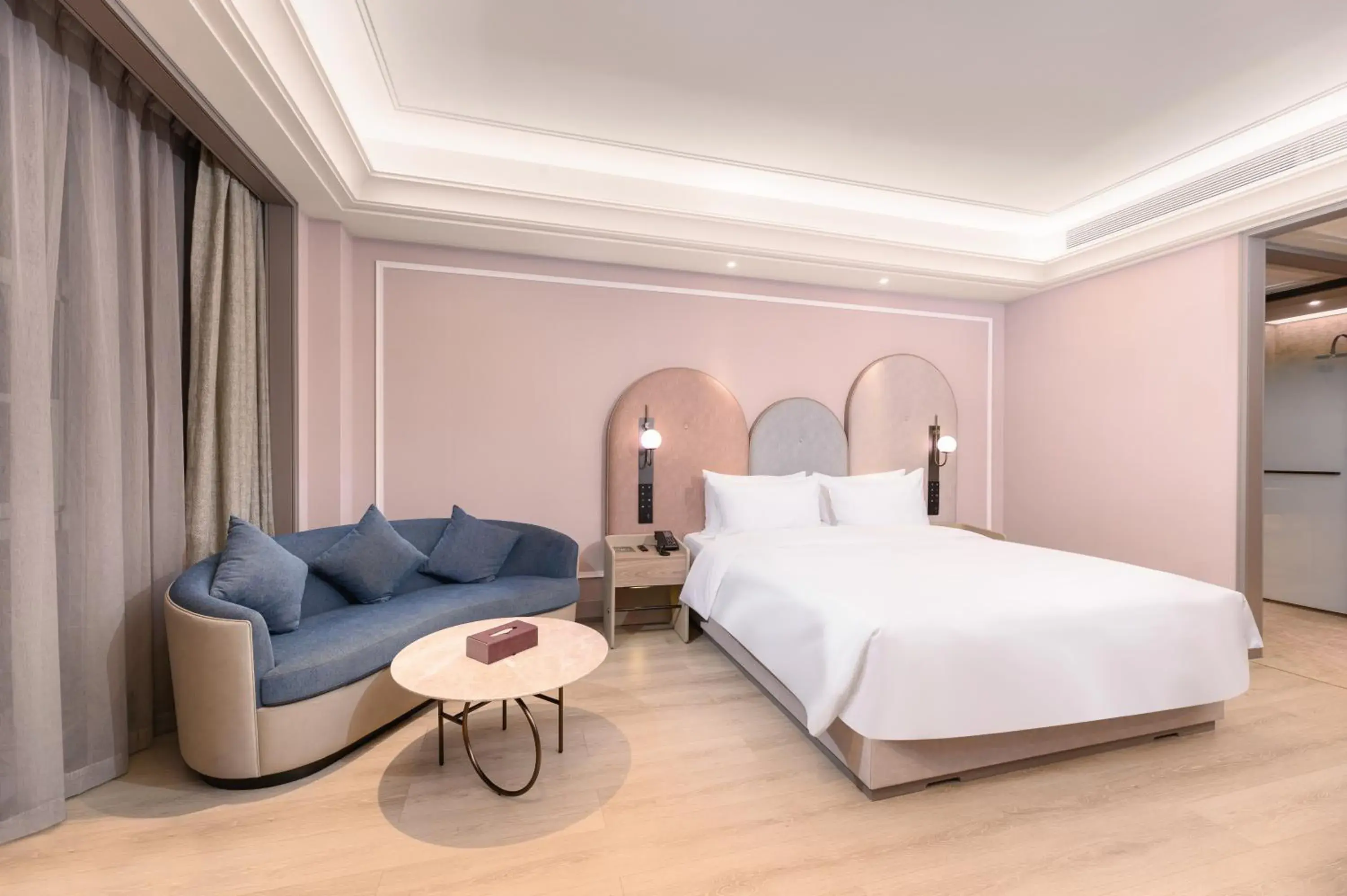 Deluxe King Room in Mercure Yixing Wanda Plaza Deluxe King Room in Mercure Yixing Wanda Plaza