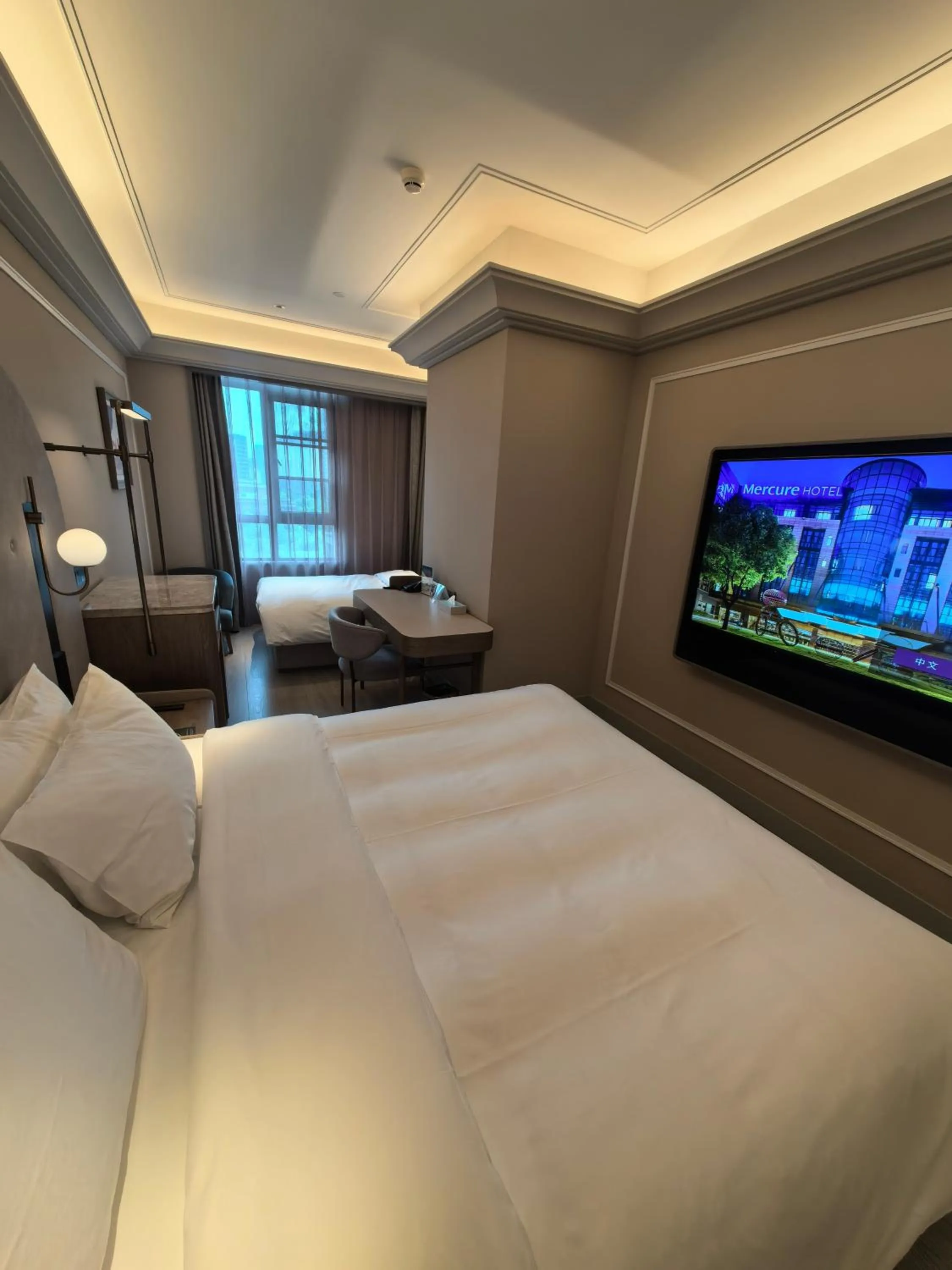 Photo of the whole room, Bed in Mercure Hangzhou Xixi Zijingang