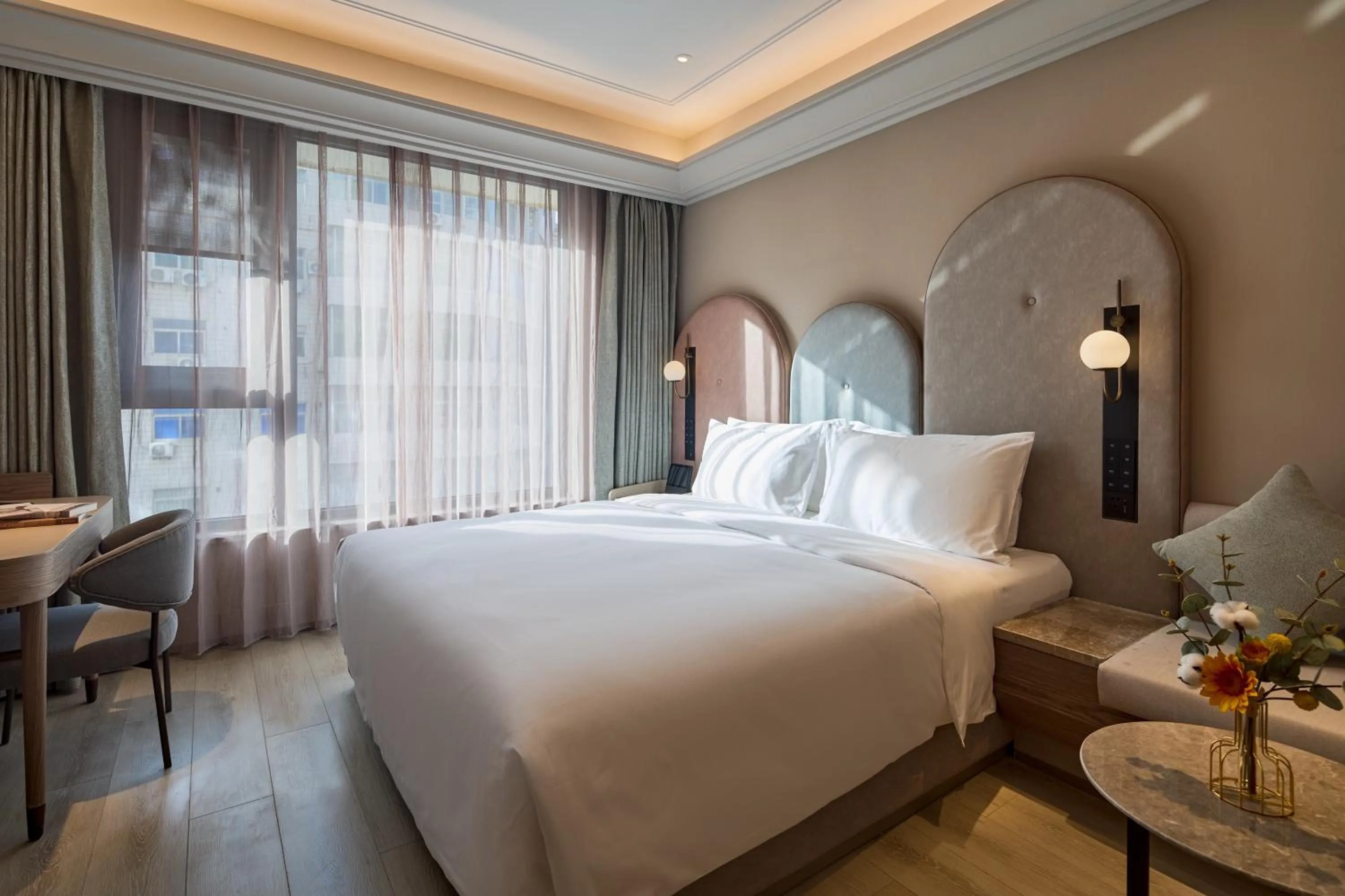 Photo of the whole room, Bed in Mercure Xi'an History Museum