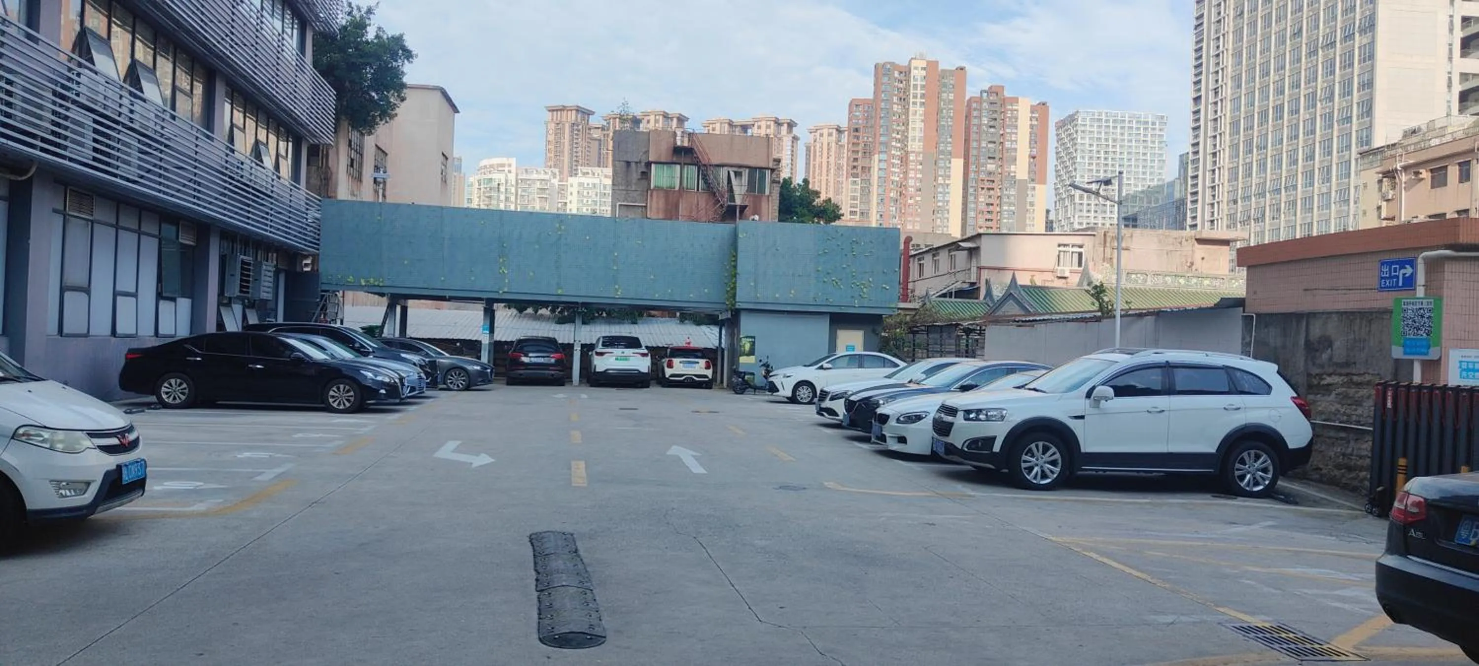 Parking in Mercure Shenzhen Nanshan