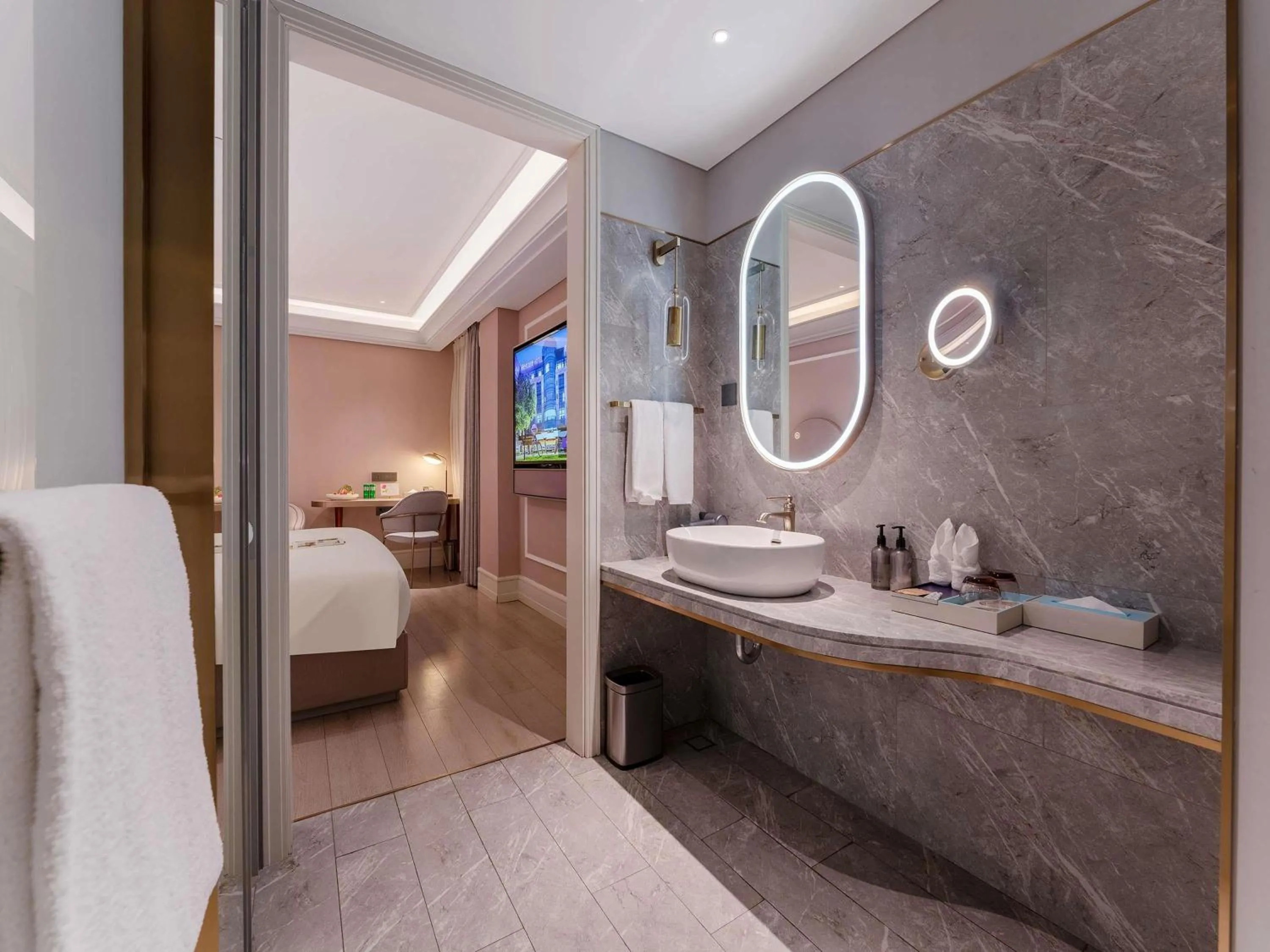 Bedroom, Bed in Mercure Shenzhen Nanshan