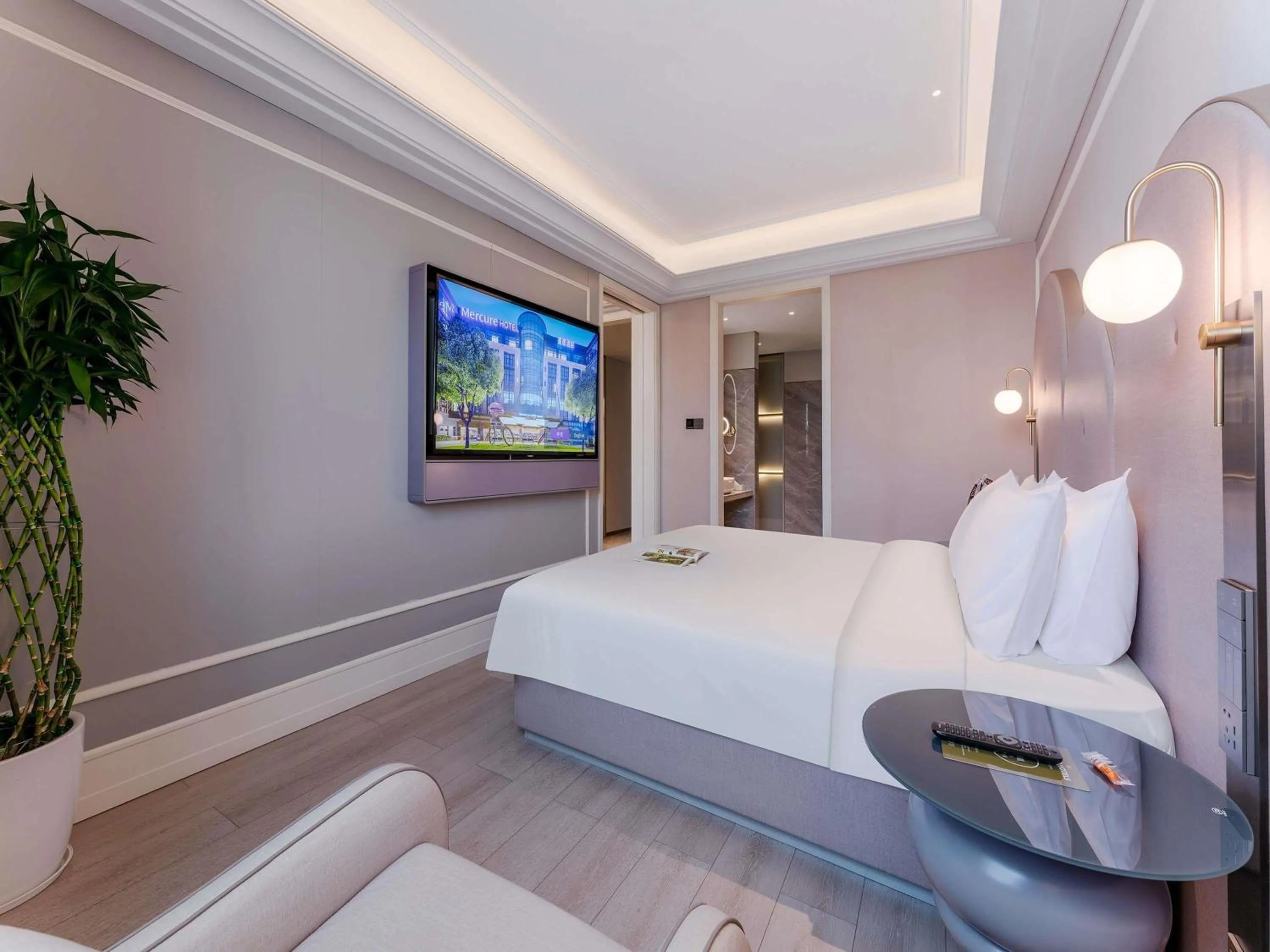 Bedroom, Bed in Mercure Shenzhen Nanshan