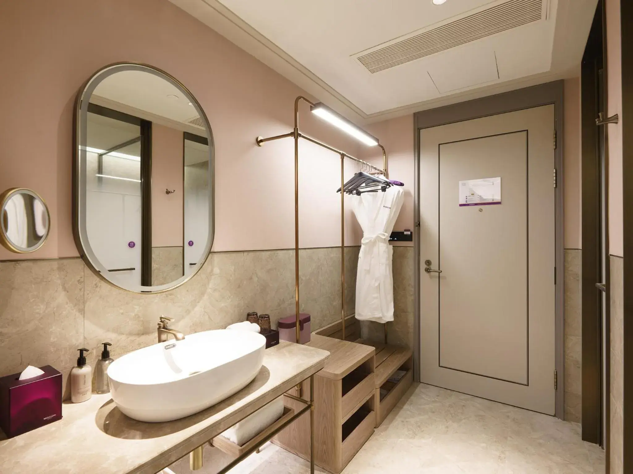 Superior King Room in Mercure Xi'an Stadium Hotel Superior King Room in Mercure Xi'an Stadium Hotel