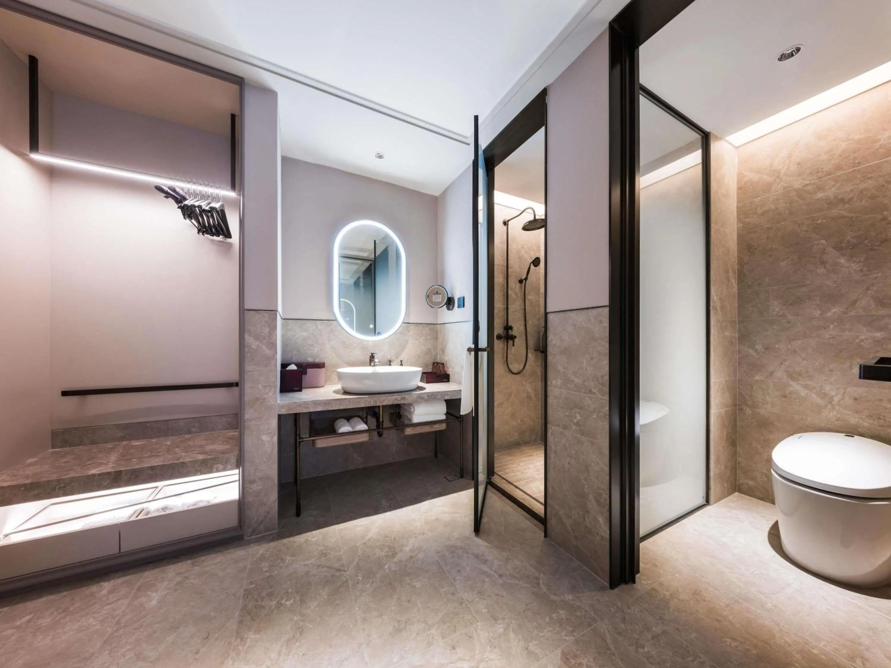 Bedroom in Mercure Xi'an Stadium Hotel