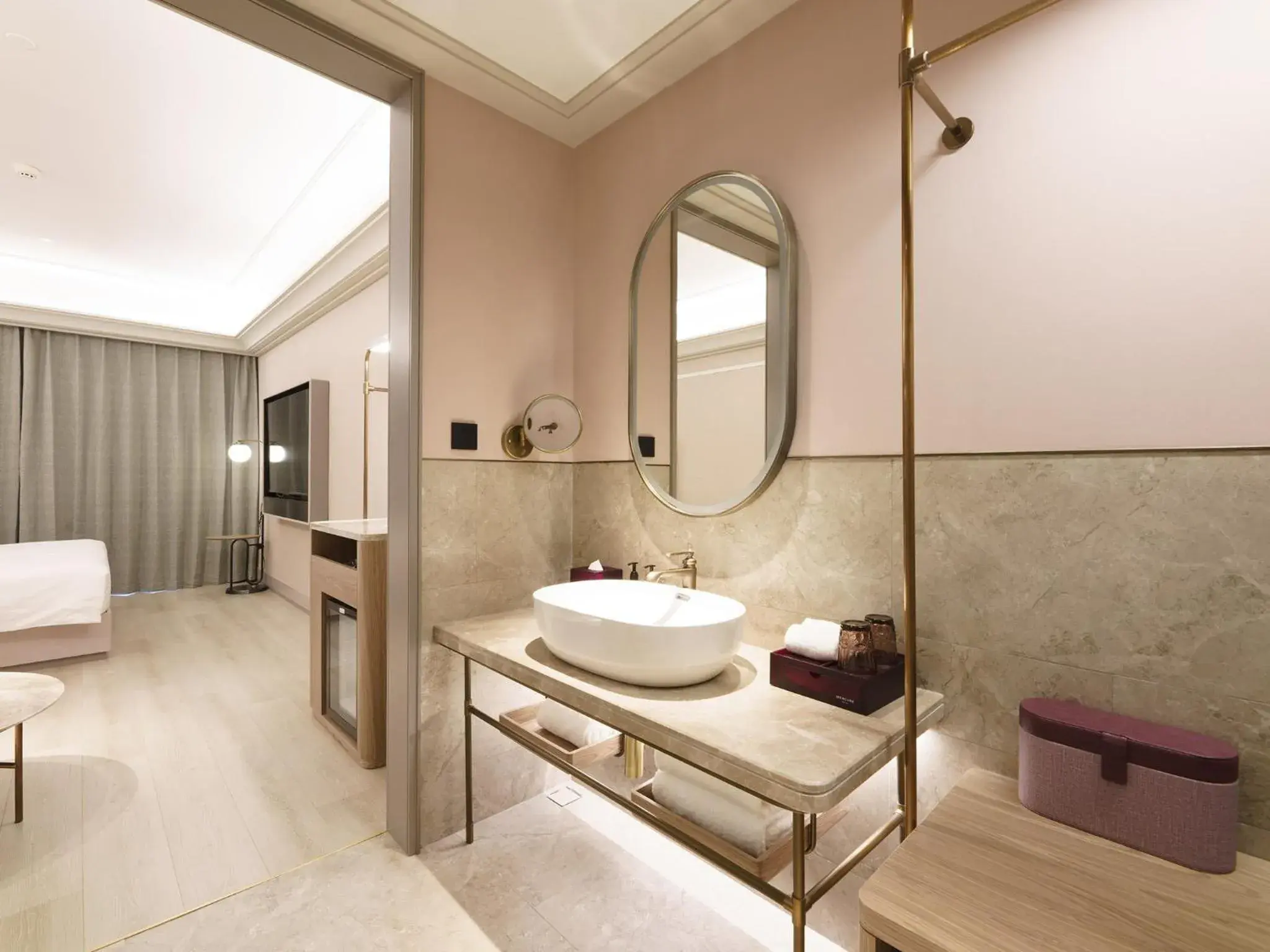 Deluxe King Room in Mercure Xi'an Stadium Hotel Deluxe King Room in Mercure Xi'an Stadium Hotel