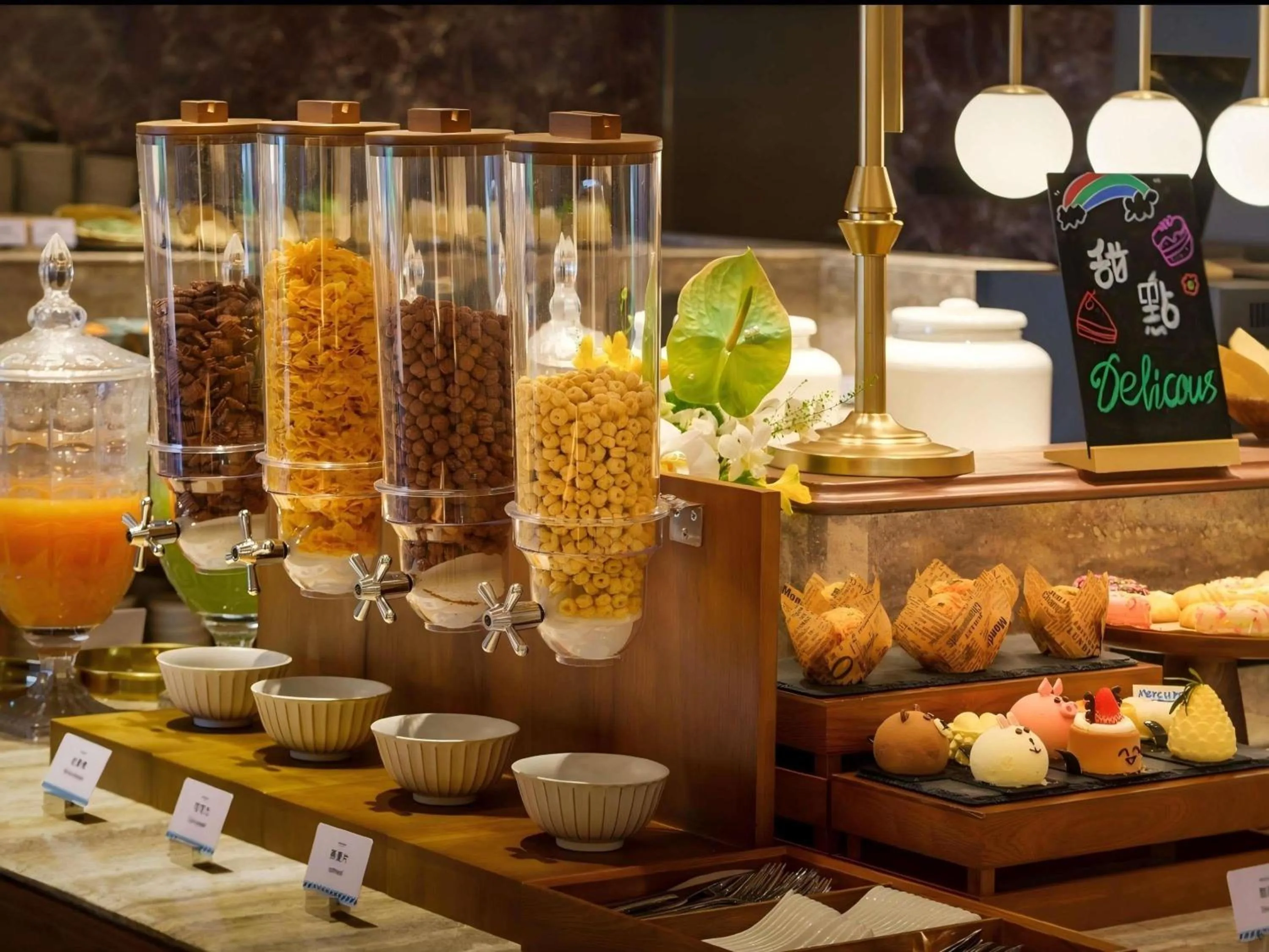 Restaurant/places to eat in Mercure Xi'an Stadium Hotel