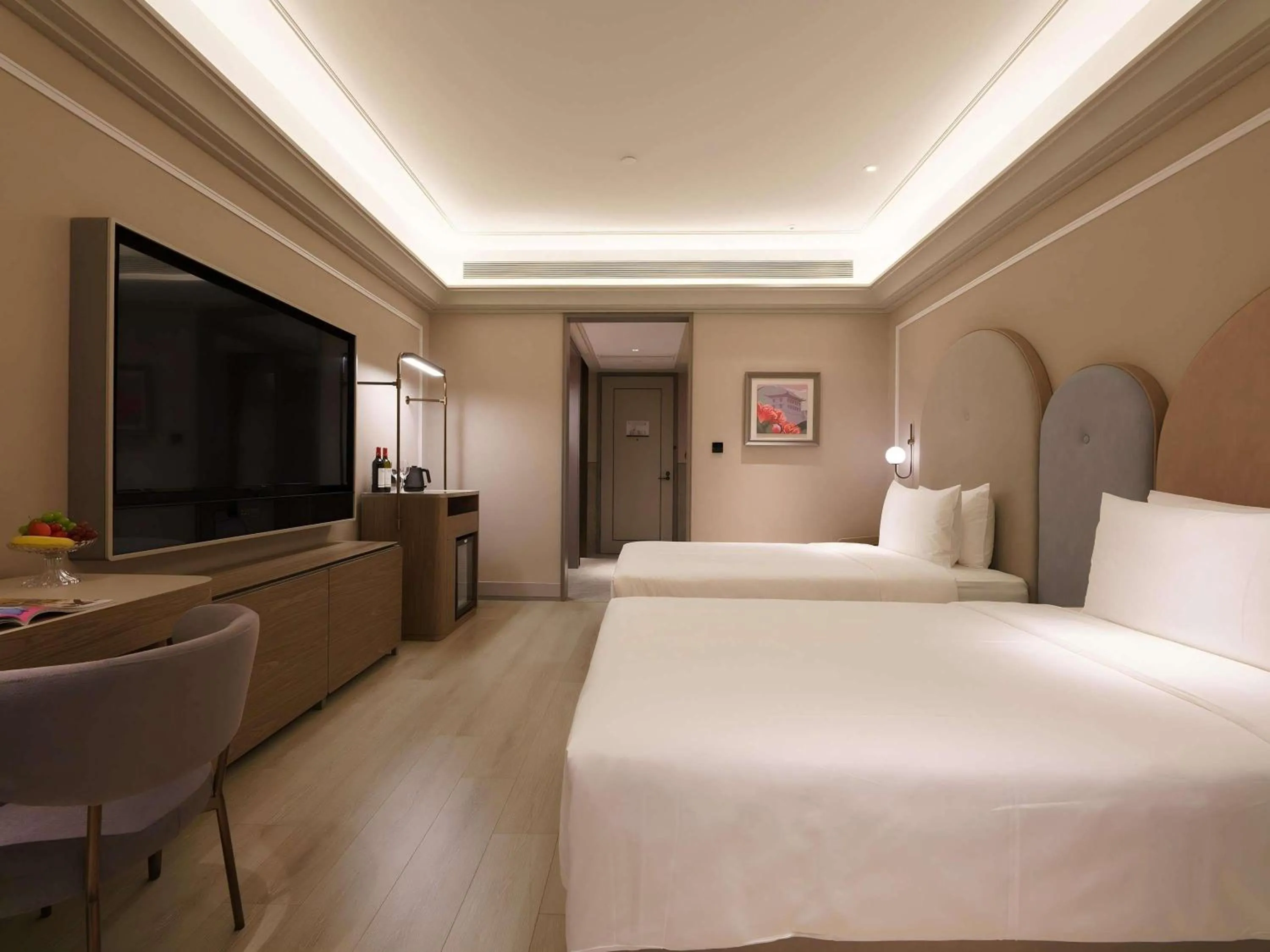 Bedroom, Bed in Mercure Xi'an Stadium Hotel