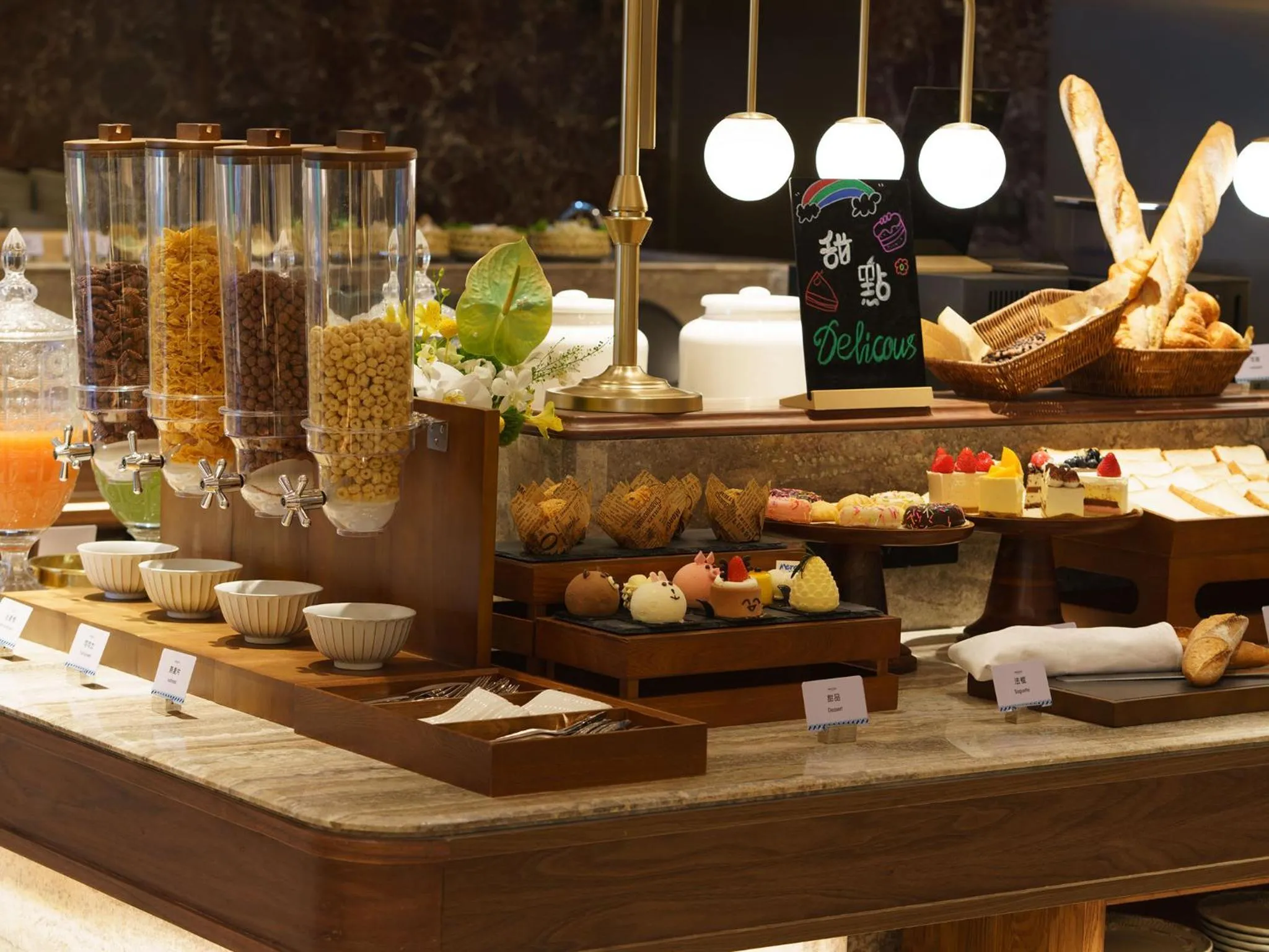 Restaurant/places to eat in Mercure Xi'an Stadium Hotel