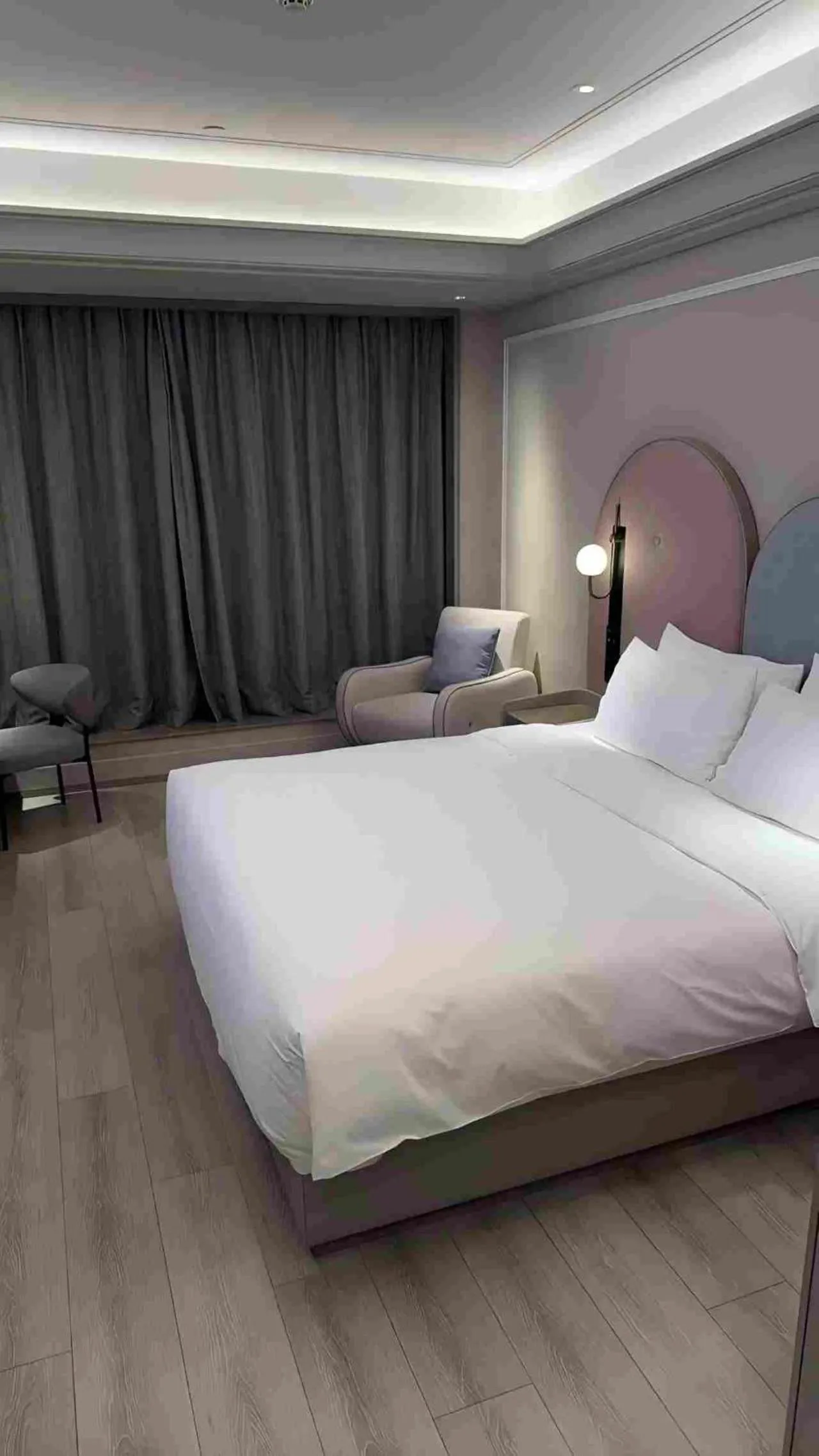 Photo of the whole room, Bed in Mercure Guangzhou Financial City