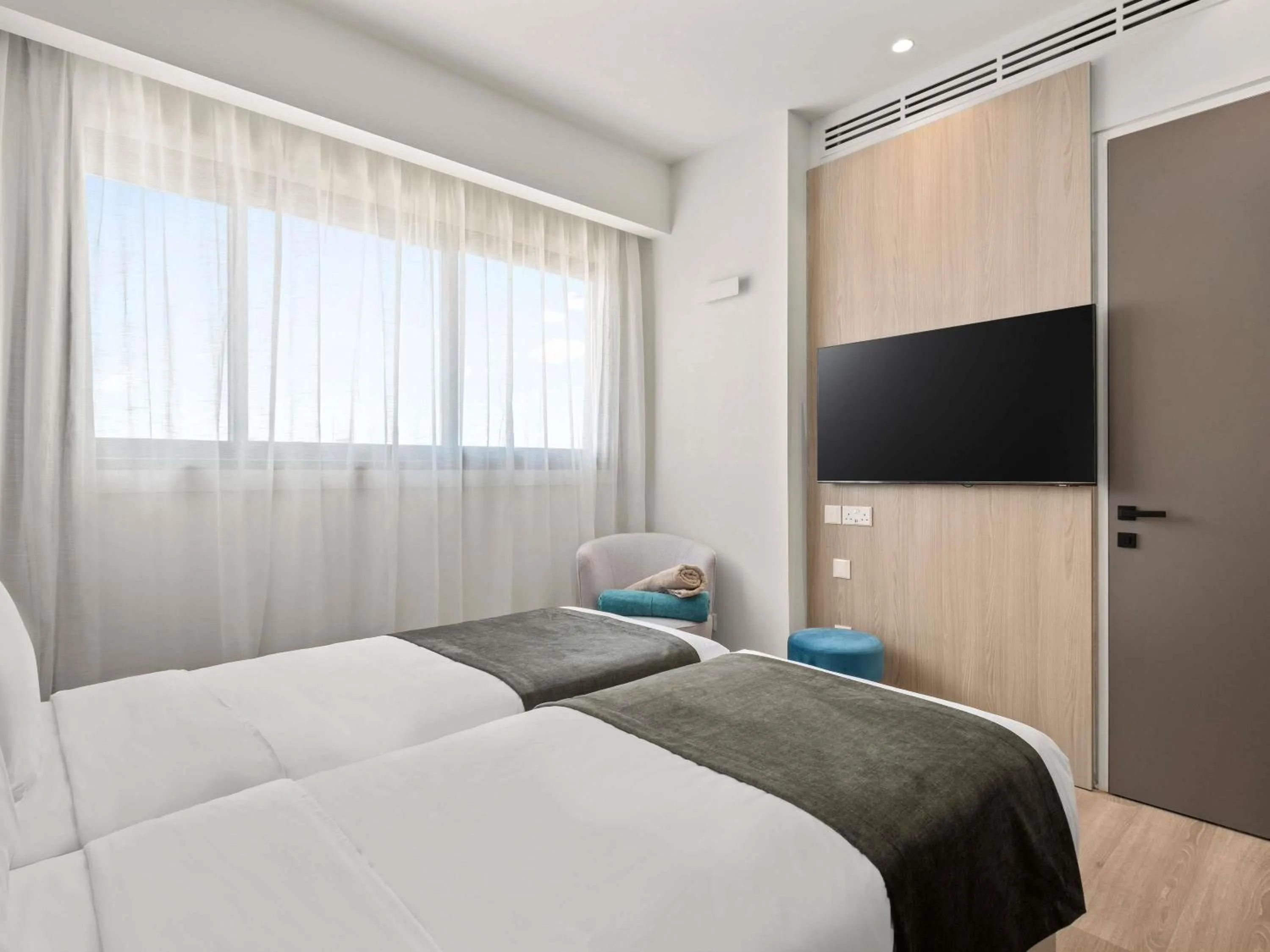 Bedroom, Bed in Mercure Larnaca Finikoudes Beach