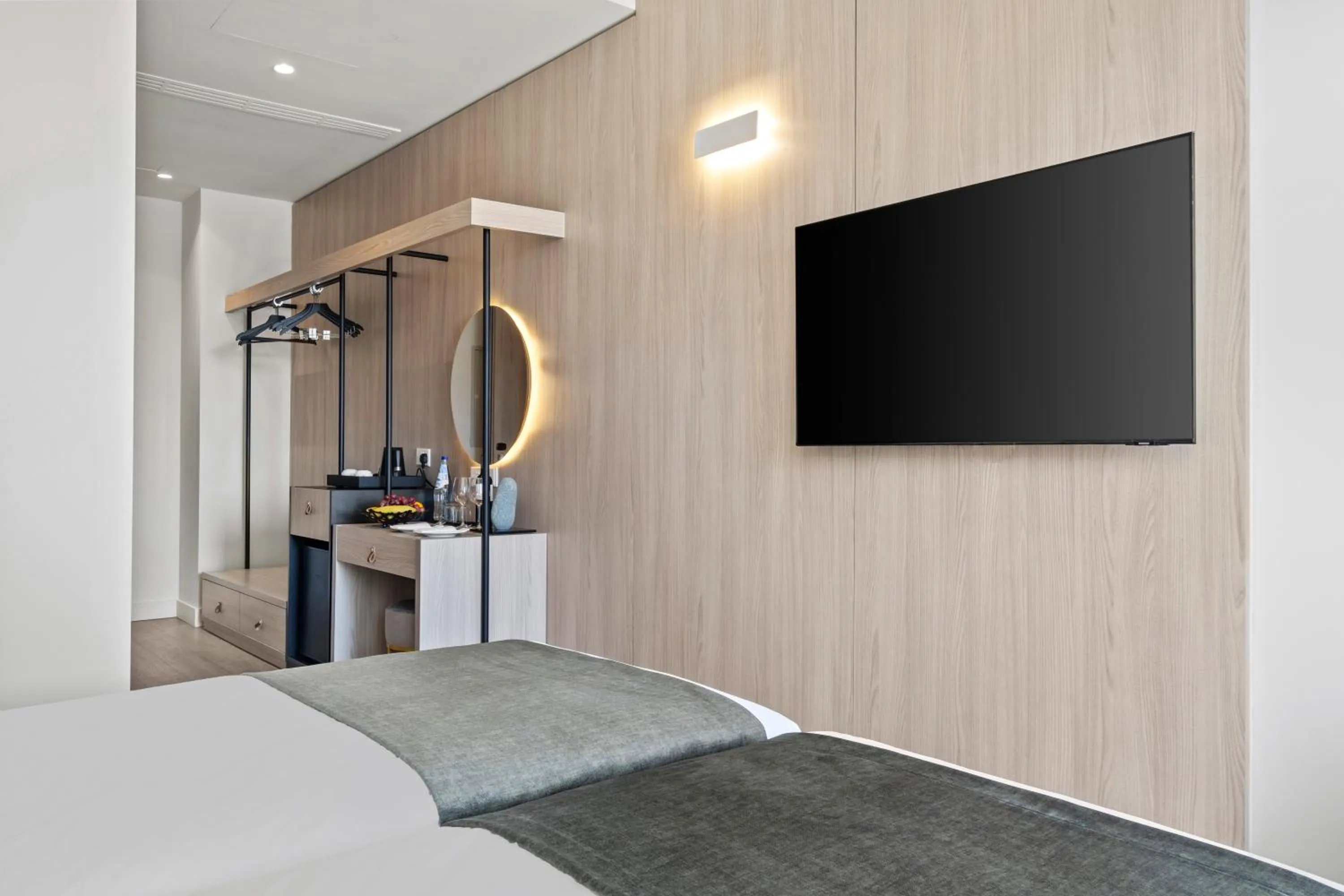 Bedroom, Bed in Mercure Larnaca Finikoudes Beach