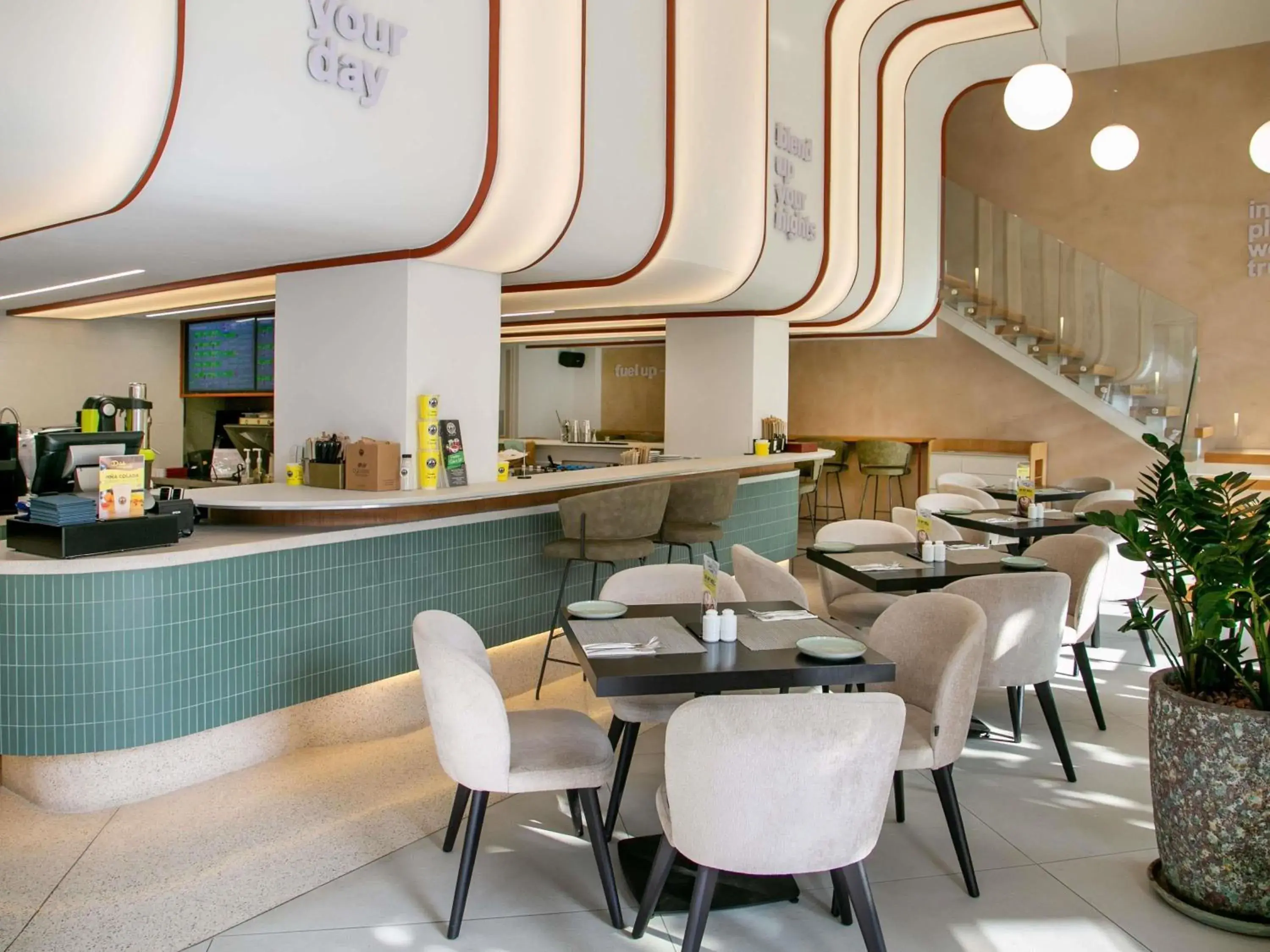 Restaurant/places to eat in Mercure Larnaca Finikoudes Beach Restaurant/places to eat in Mercure Larnaca Finikoudes Beach