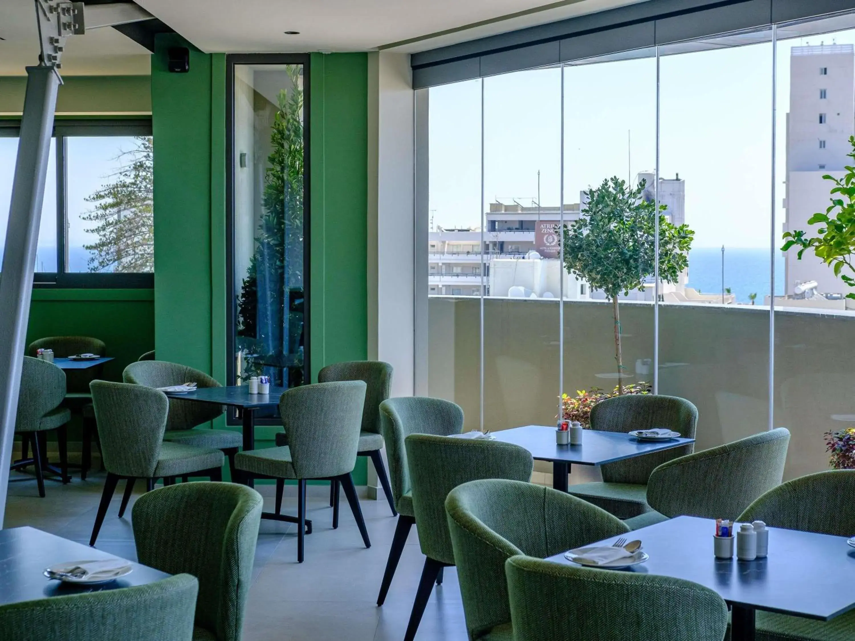 Restaurant/places to eat in Mercure Larnaca Finikoudes Beach Restaurant/places to eat in Mercure Larnaca Finikoudes Beach