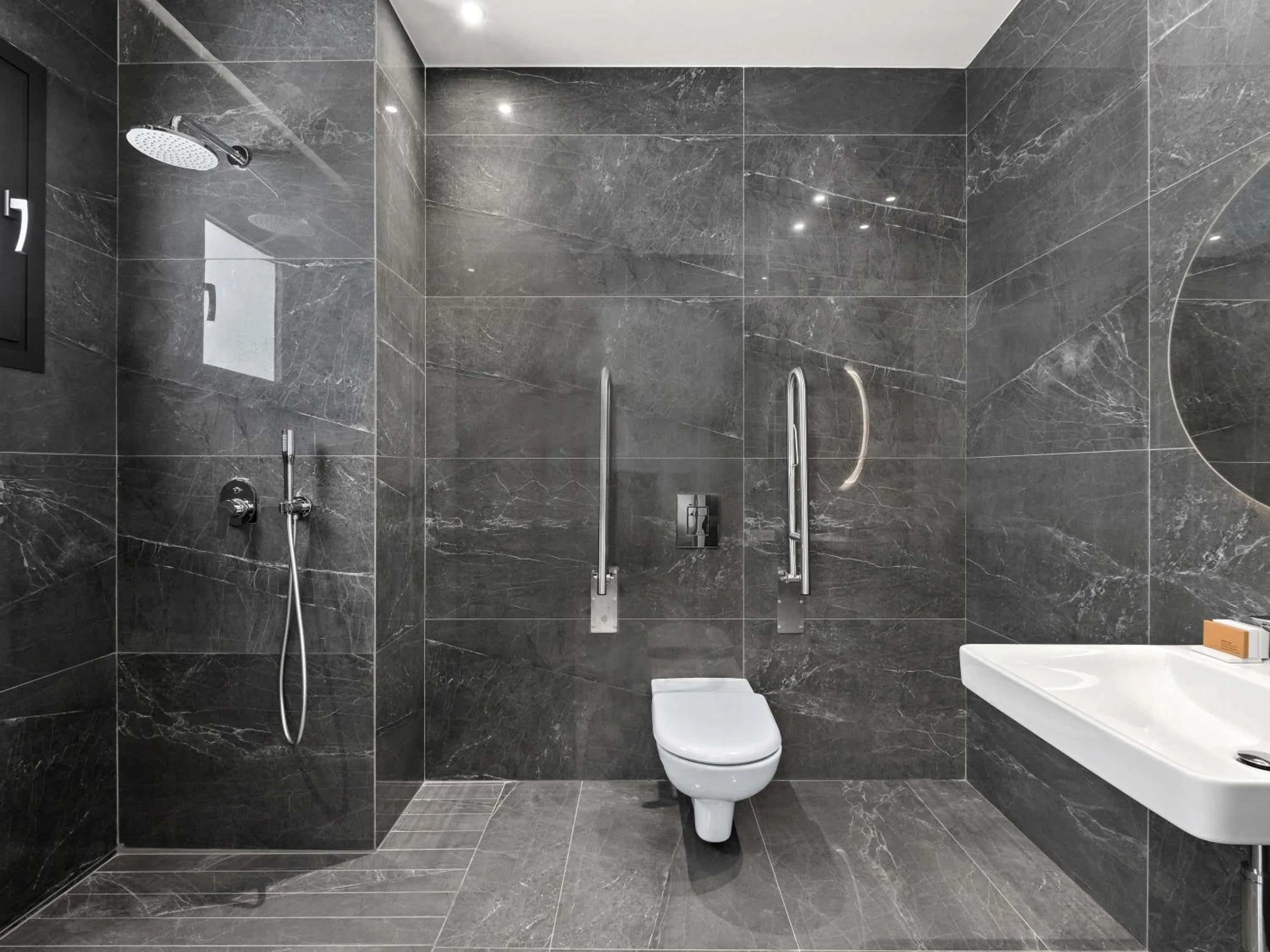 Bedroom in Mercure Larnaca Finikoudes Beach