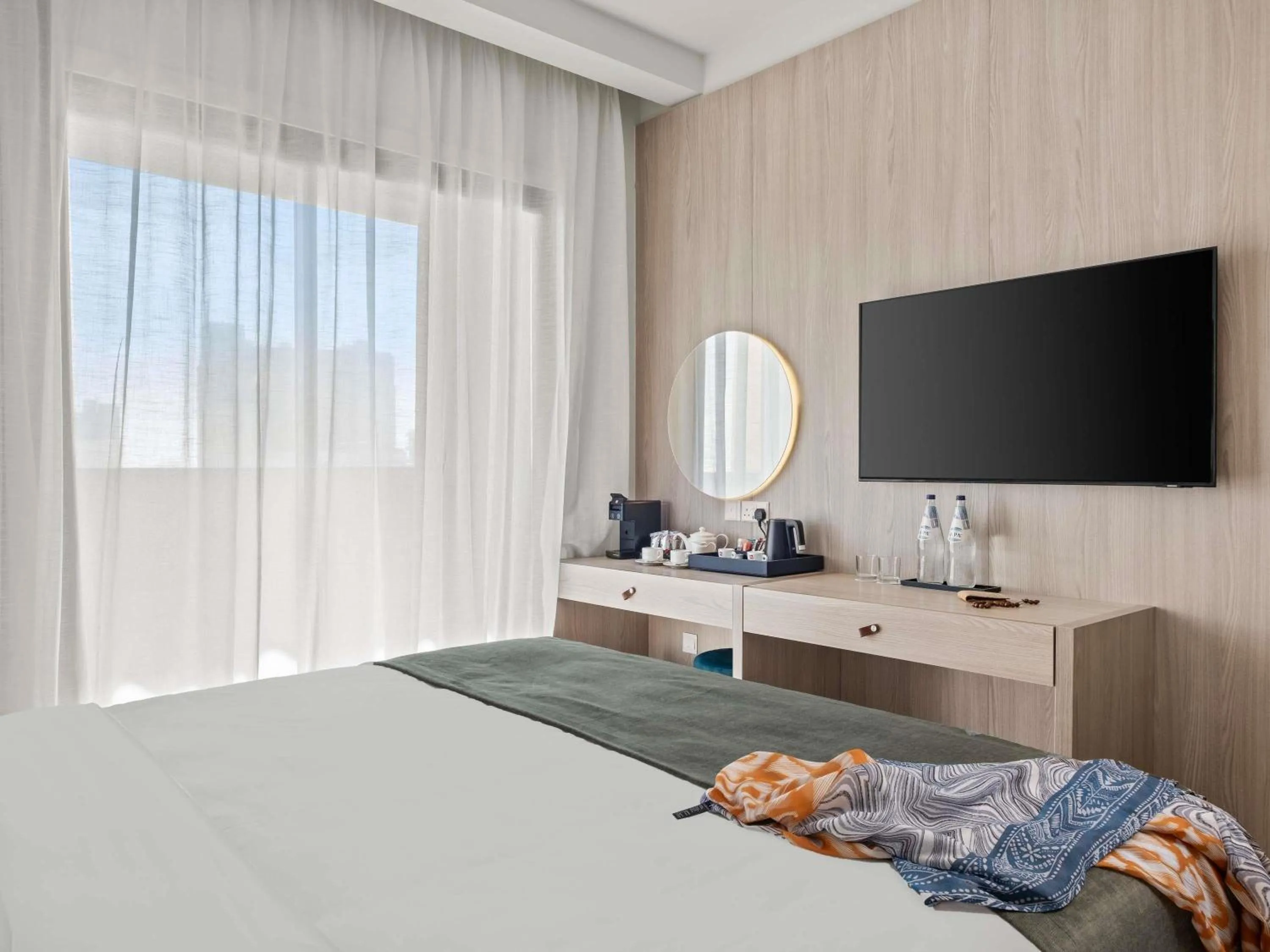 Bedroom, Bed in Mercure Larnaca Finikoudes Beach