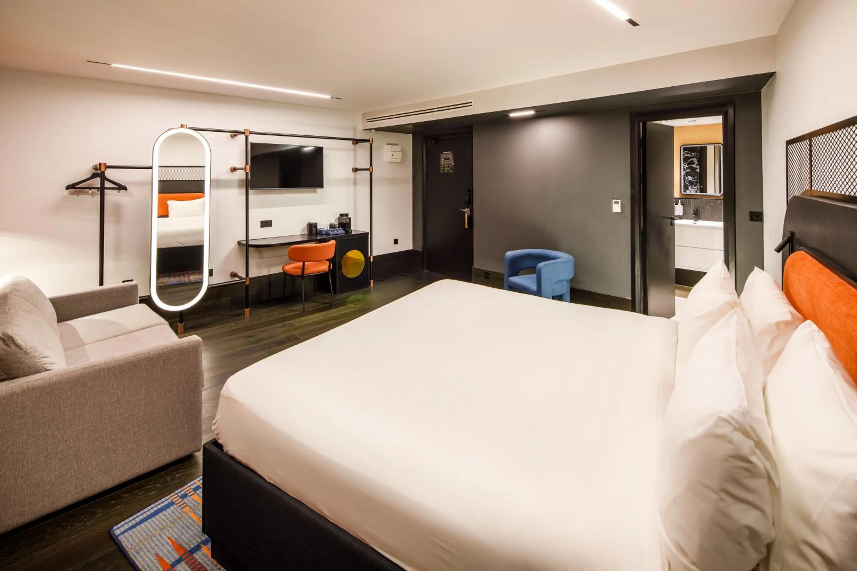 Photo of the whole room, Bed in TRIBE Manchester Airport by Accor
