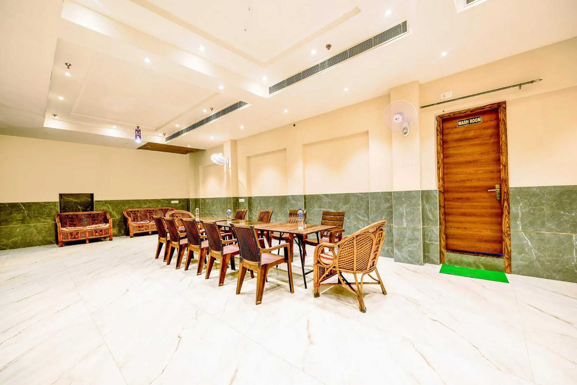 Restaurant/places to eat in FabHotel Lohgarh Inn