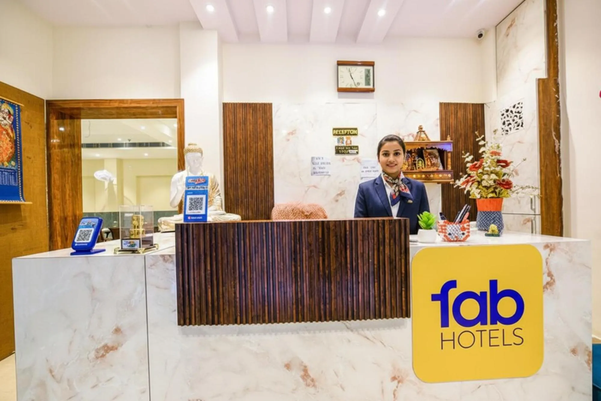 Lobby or reception in FabHotel Lohgarh Inn
