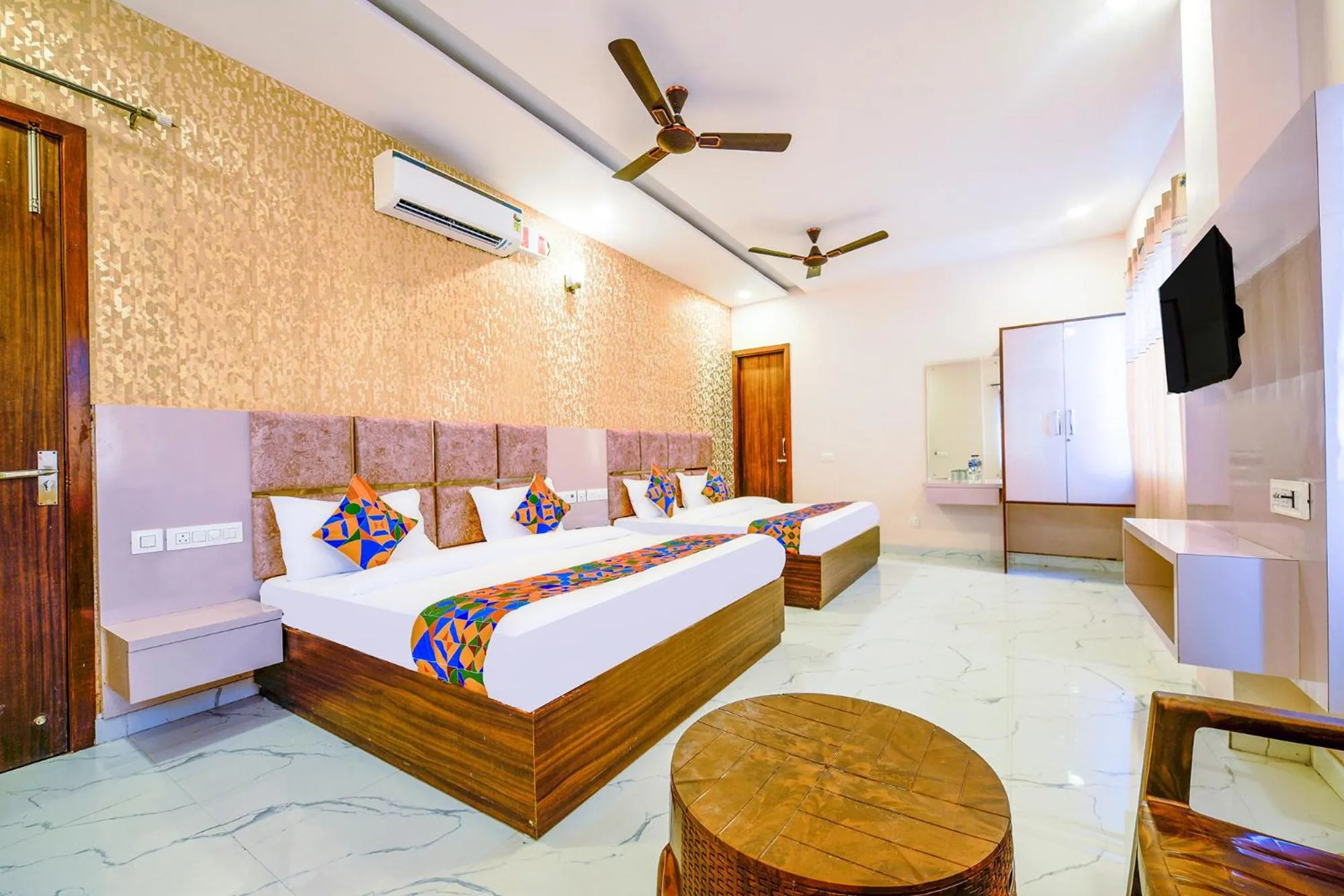 Bed in FabHotel Lohgarh Inn