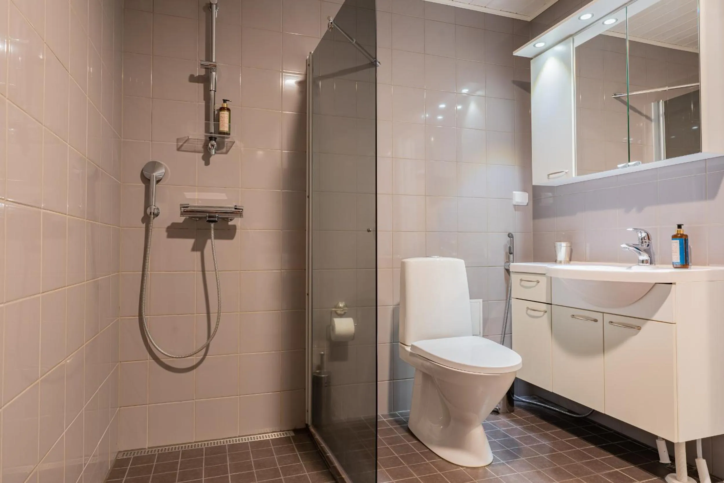 Shower in Saimaa Life Apartments