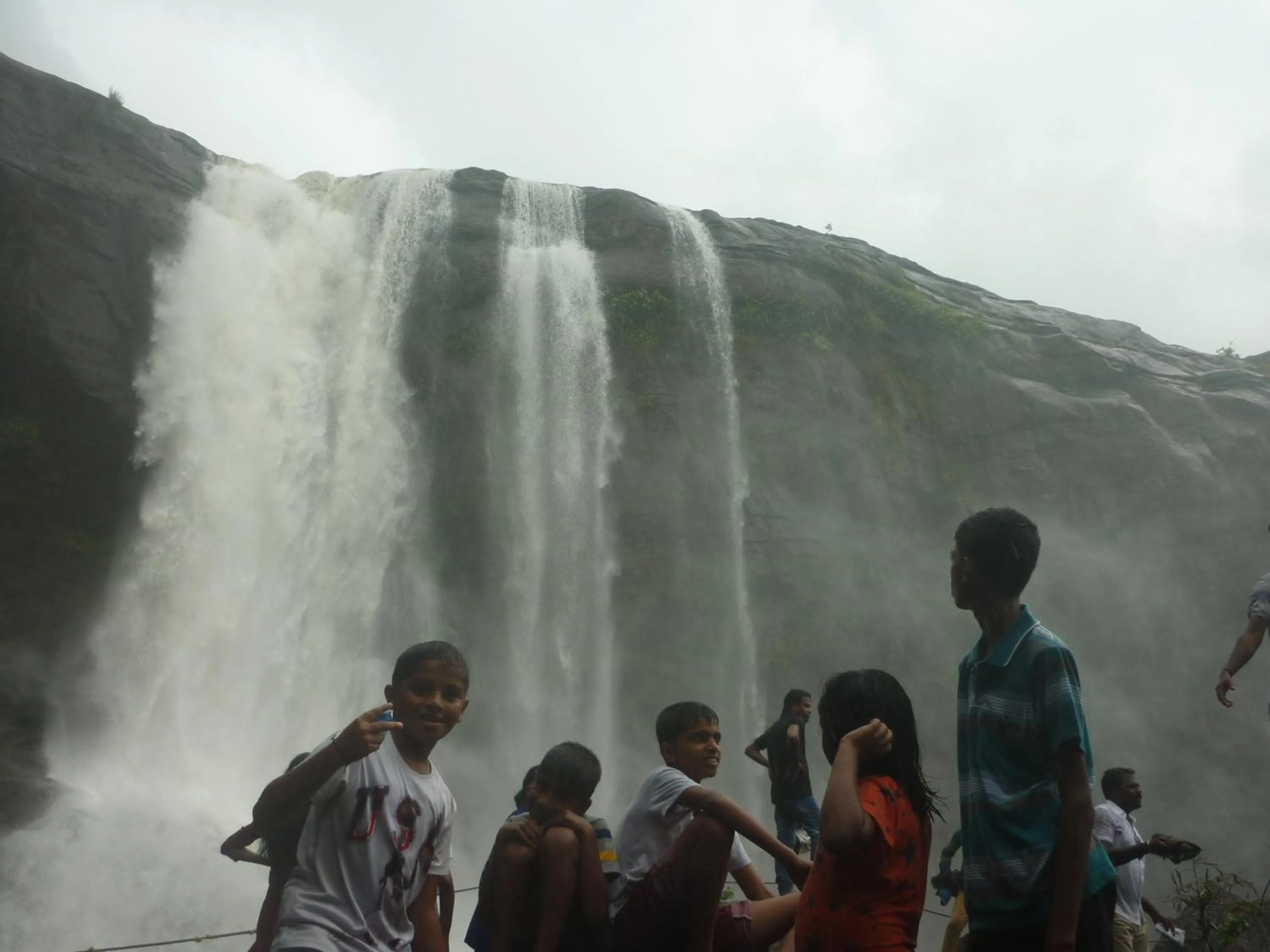 young children in Jojies Homestay Fortkochi