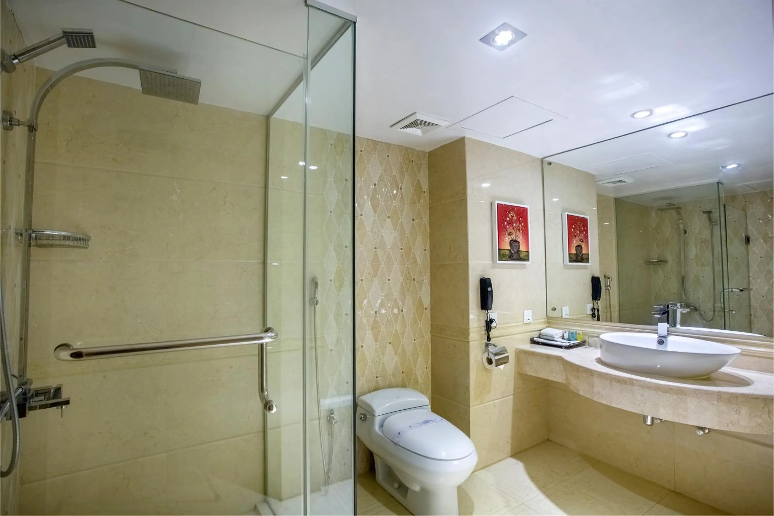 Bathroom in Bengal Blueberry