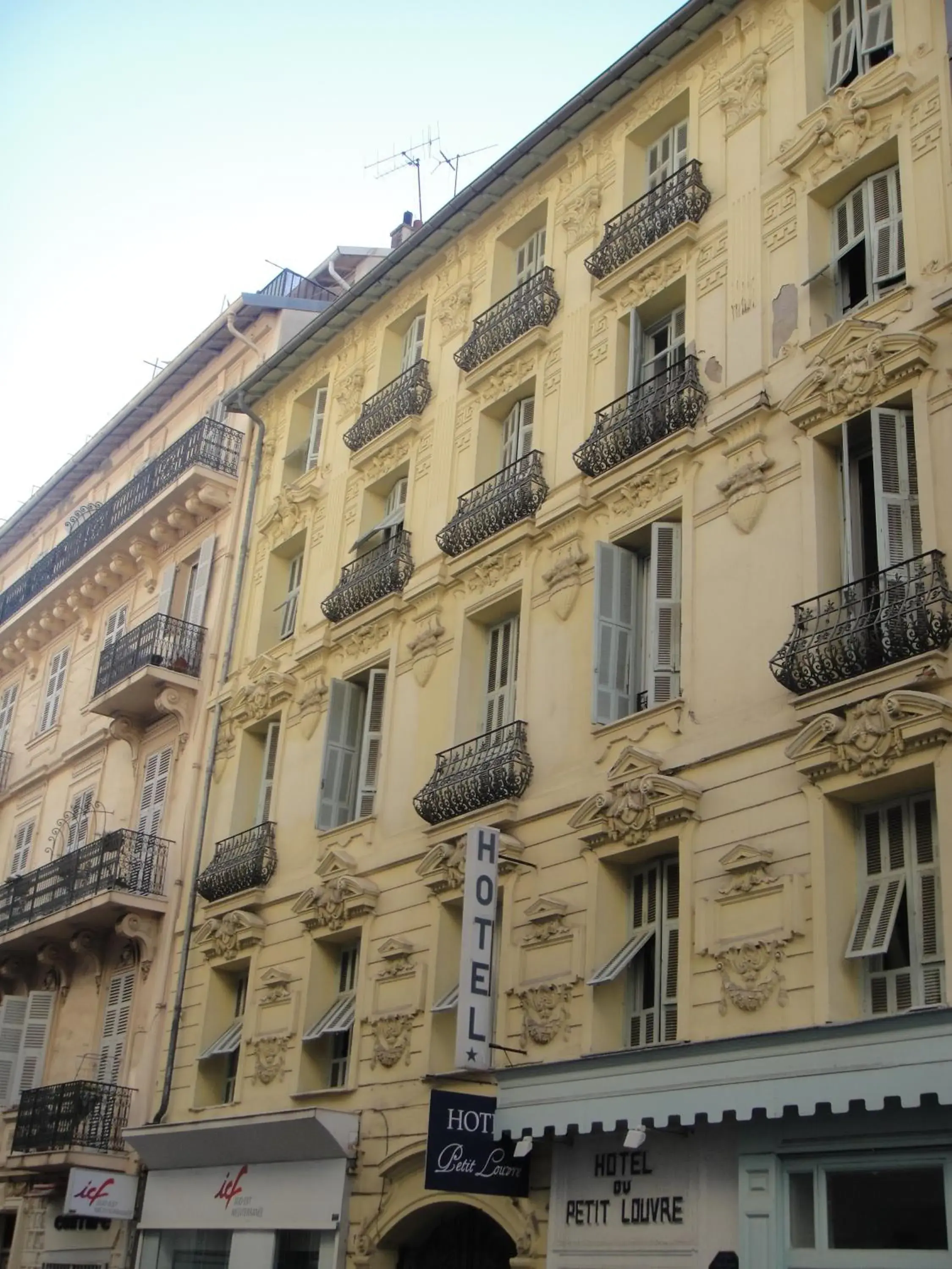 Facade/entrance, Property Building in Hôtel du Petit Louvre